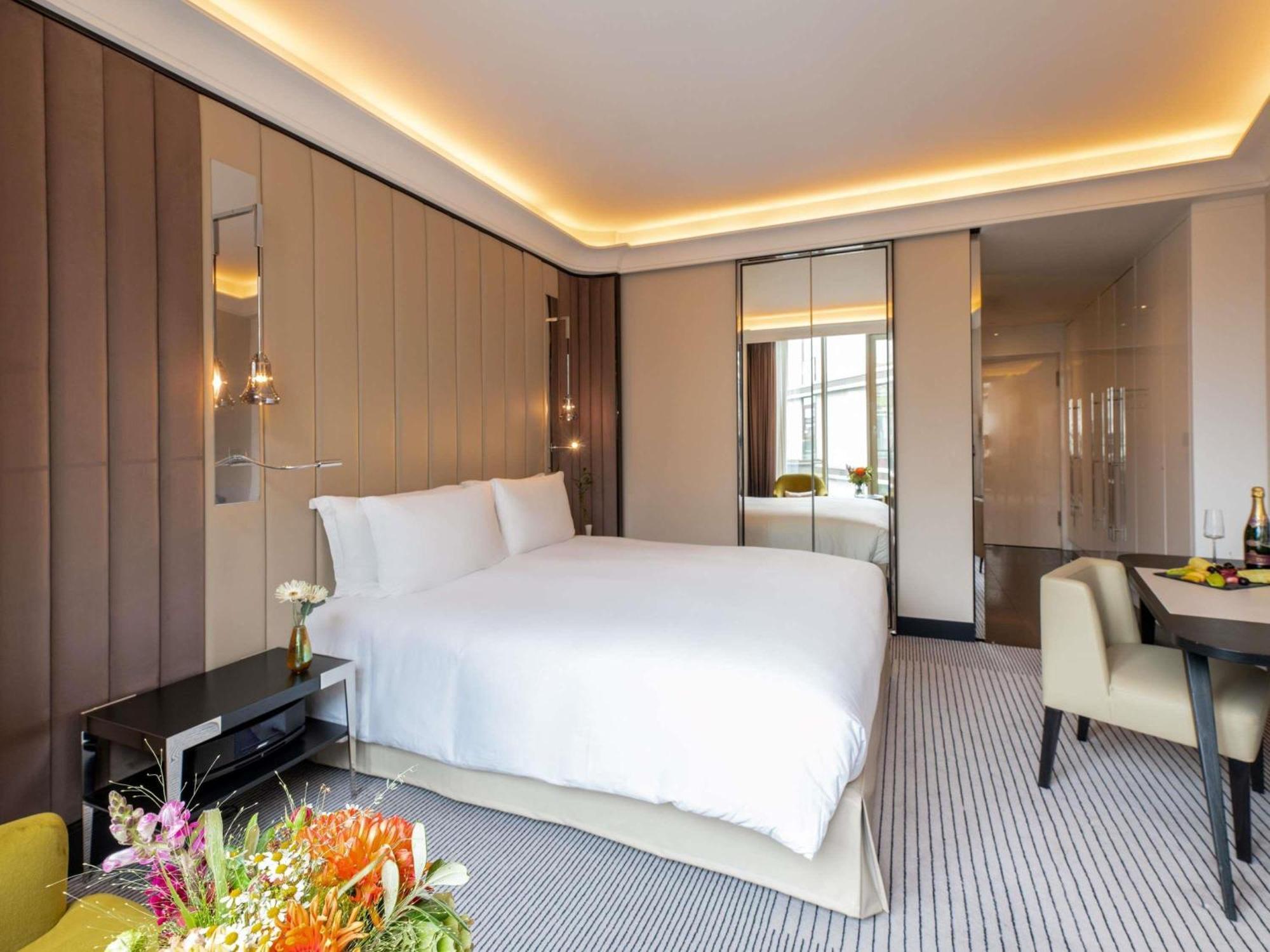 Classic Queen Room