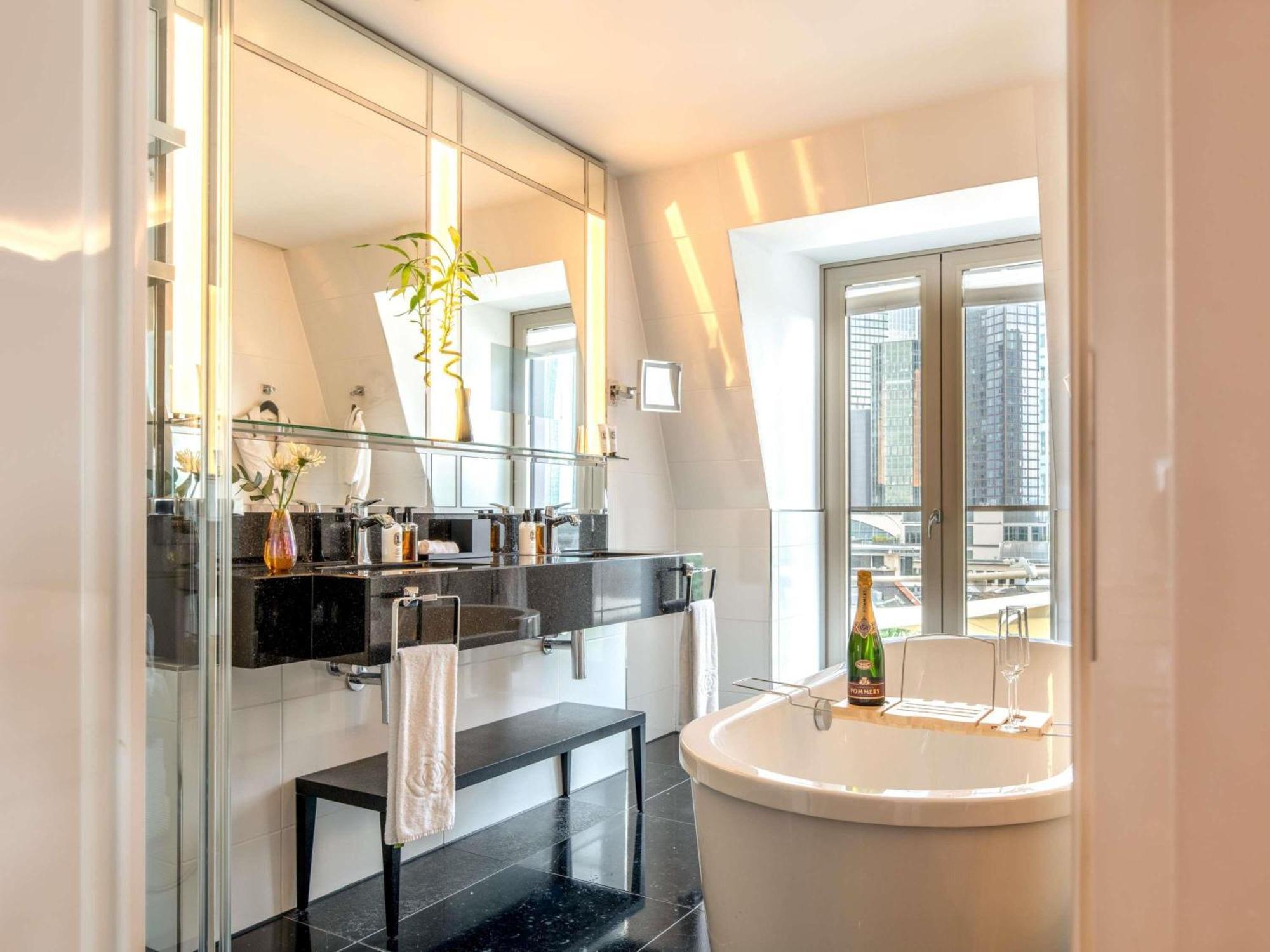 Opera Suite One King Bed City View High Floor