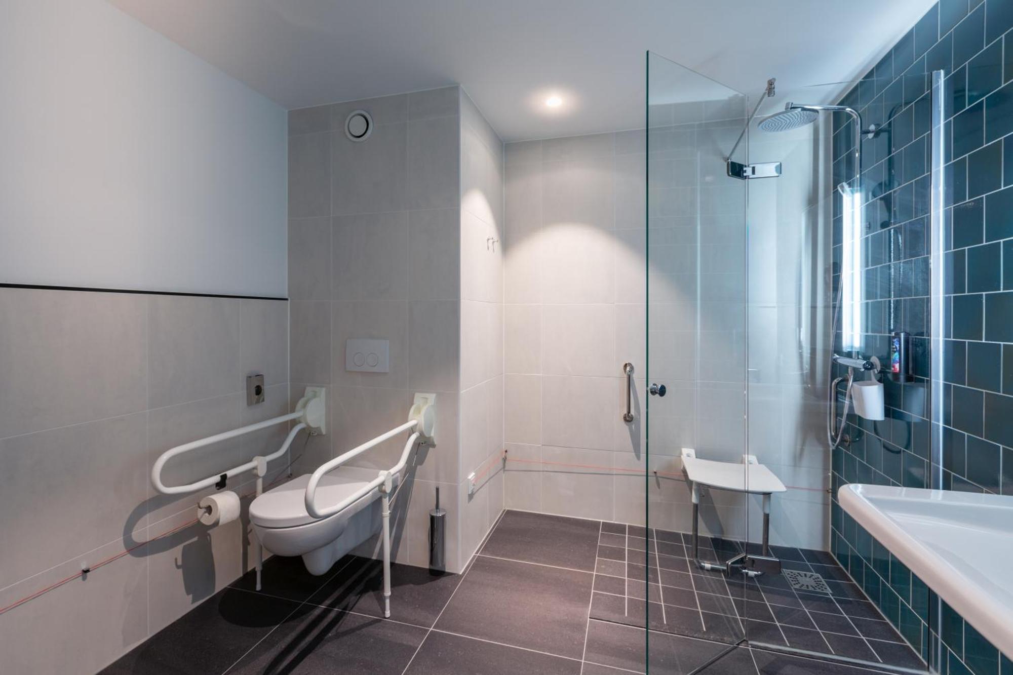 Standard Queen Room Accessible