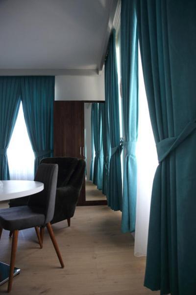 Deluxe Family Suite