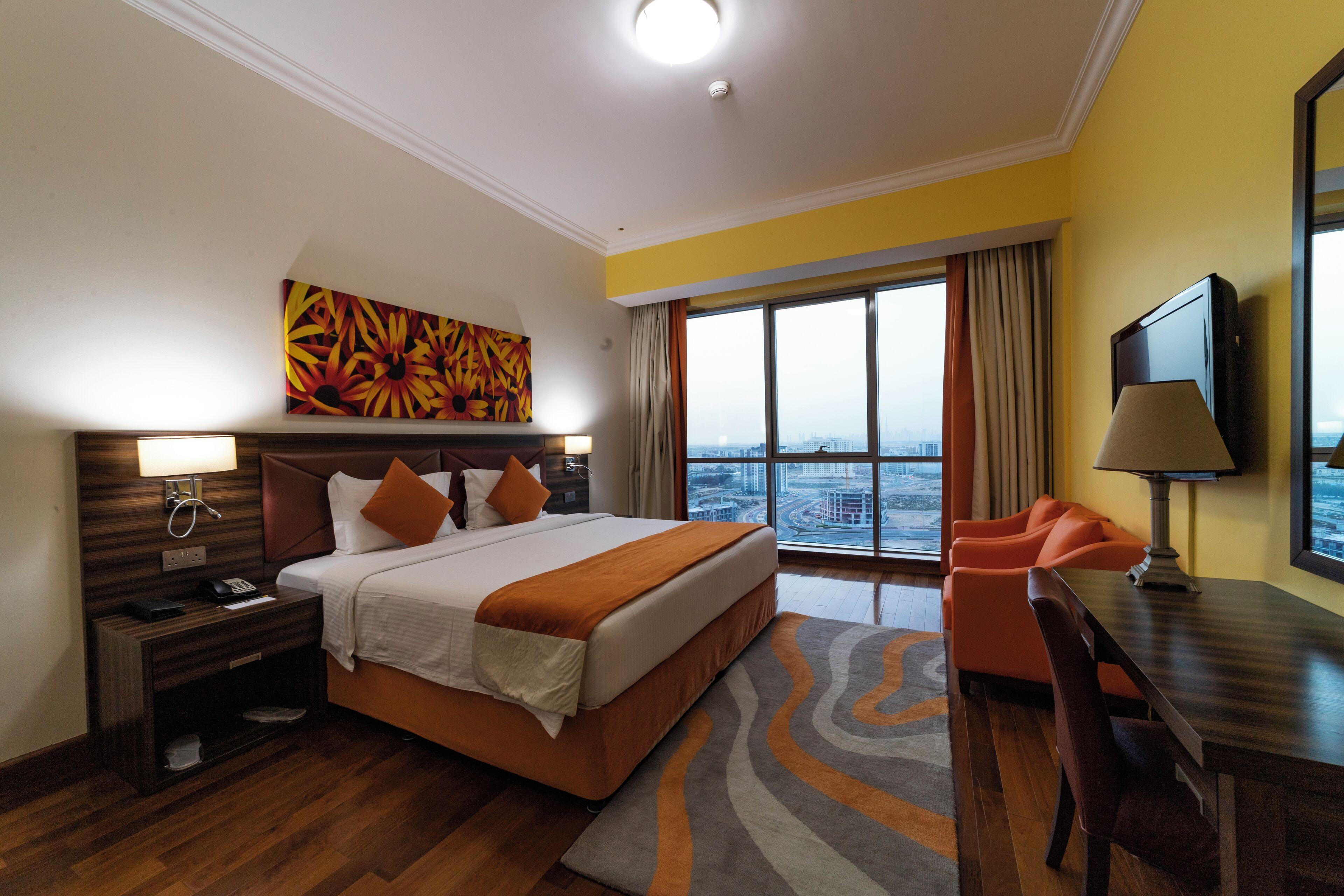 Deluxe One Bedroom Apartment Balcony 90 SQM Staycation Early Check Late Check-Out on Food & Beverage on Laundry