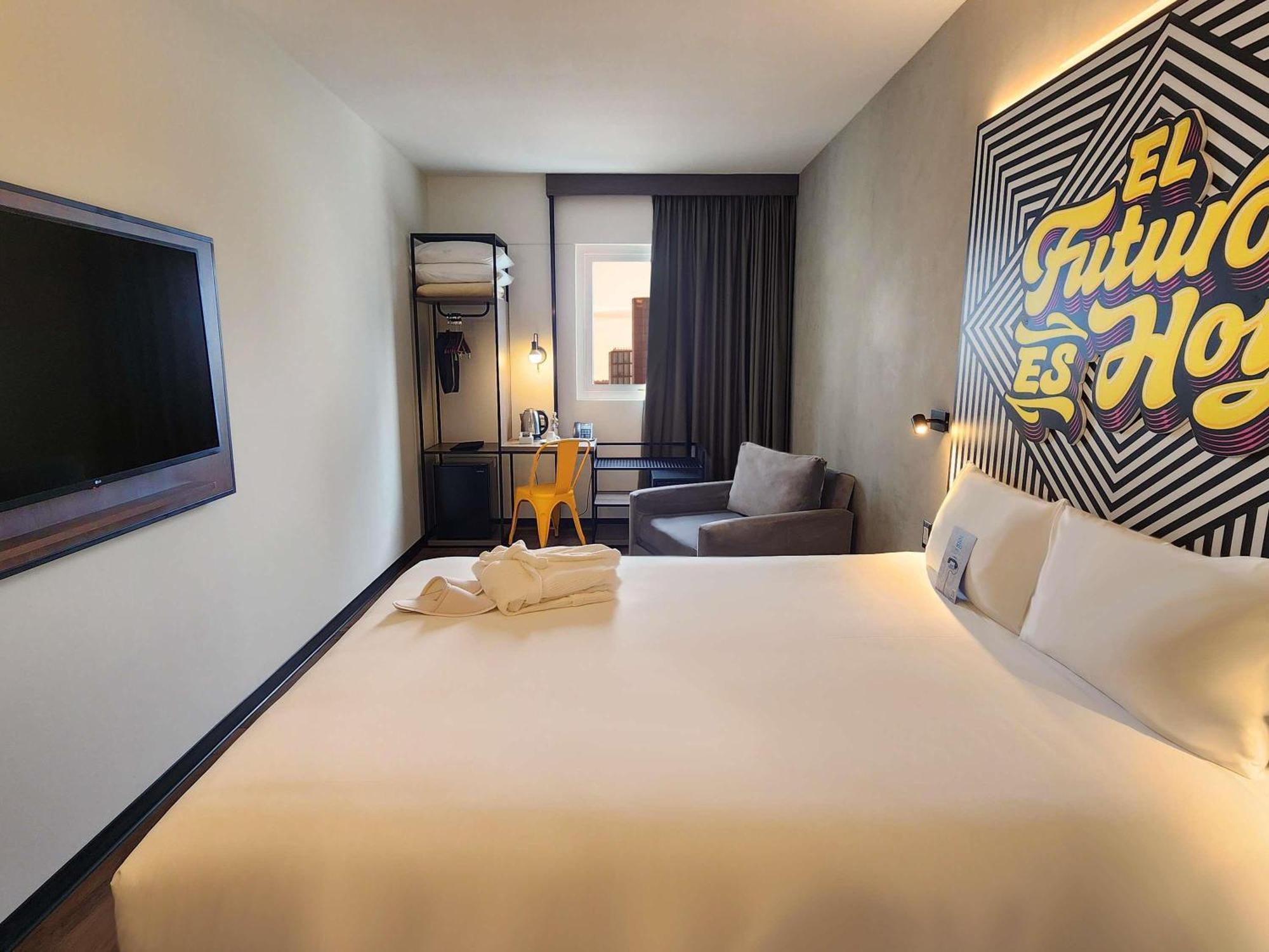 Quarto Standard com 1 Cama de Casal e 1 de Solteiro