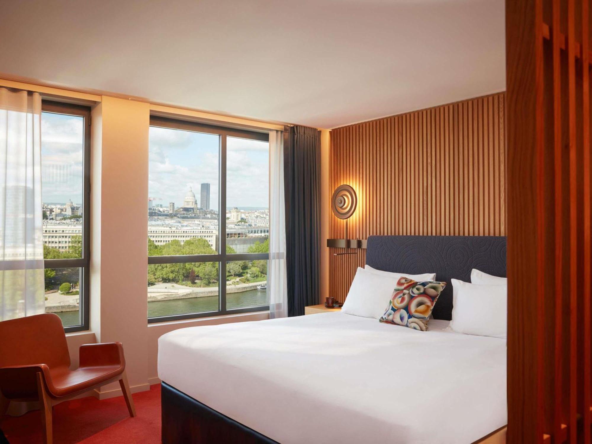 Iconic Paris Skyline room River Seine Eiffel Tower view,1718540243:JPEG
