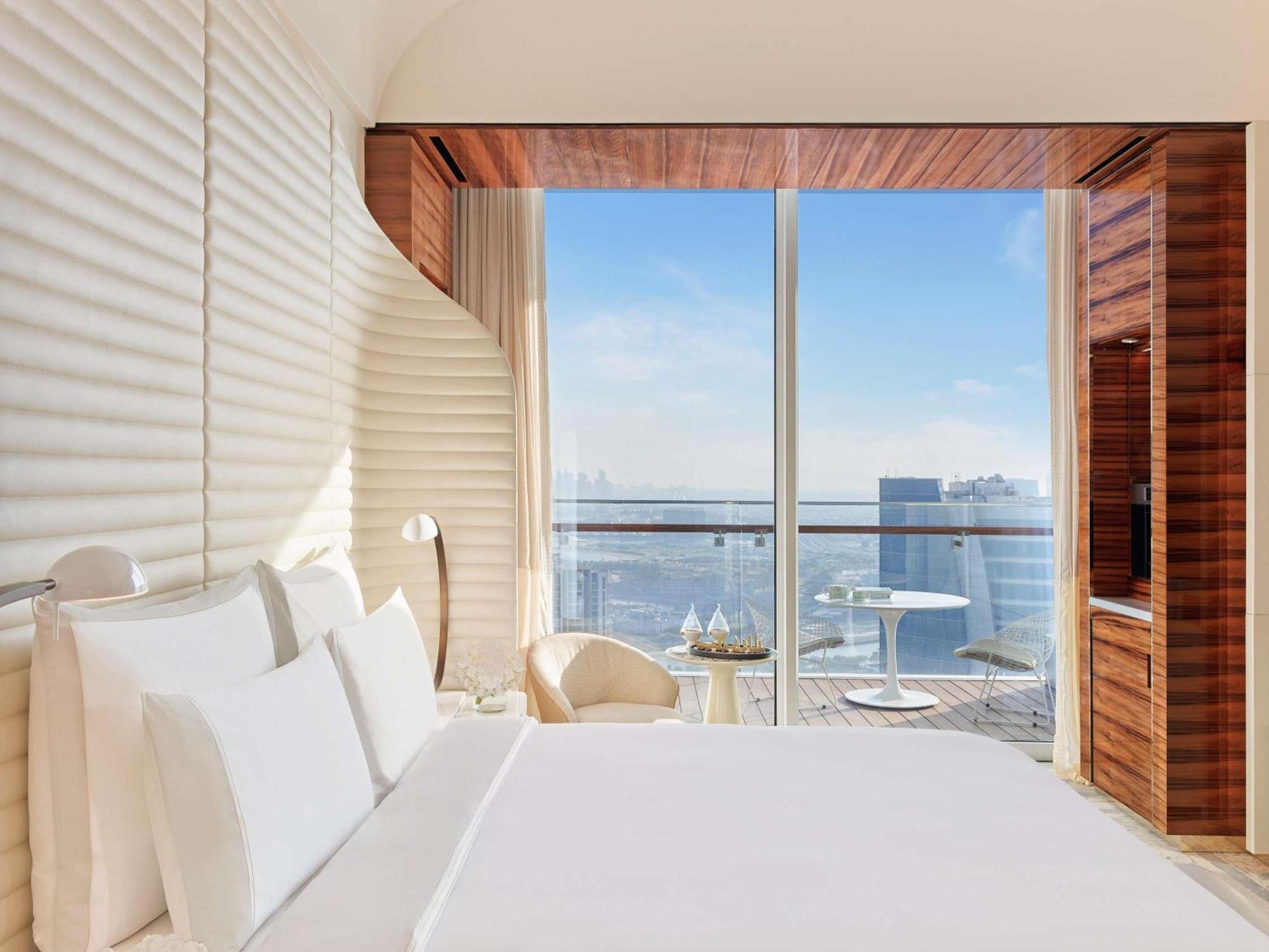 Camera con Letto King-Size Fairmont con Balcone e Vista Città