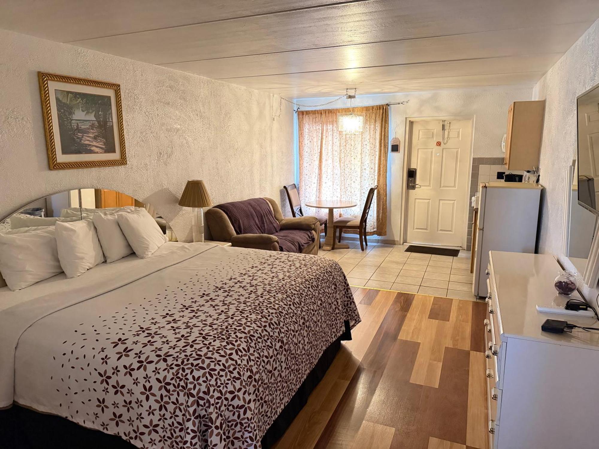 Standard King Room