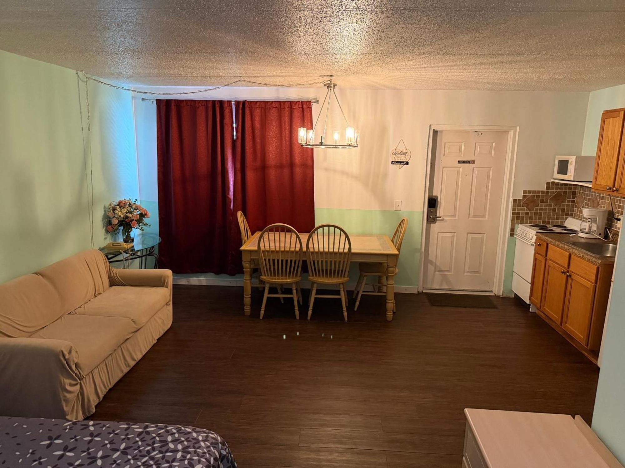 Standard Queen Room