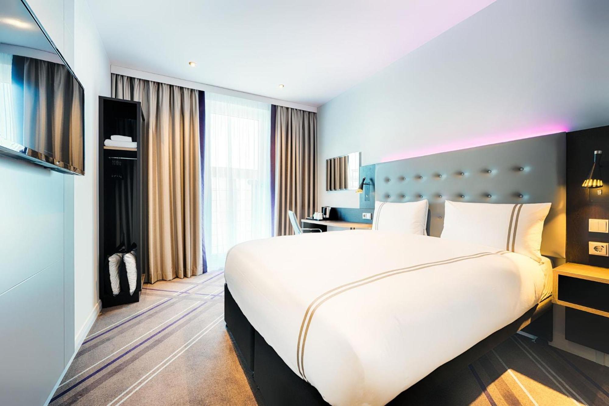Double Room,1766903628:JPEG