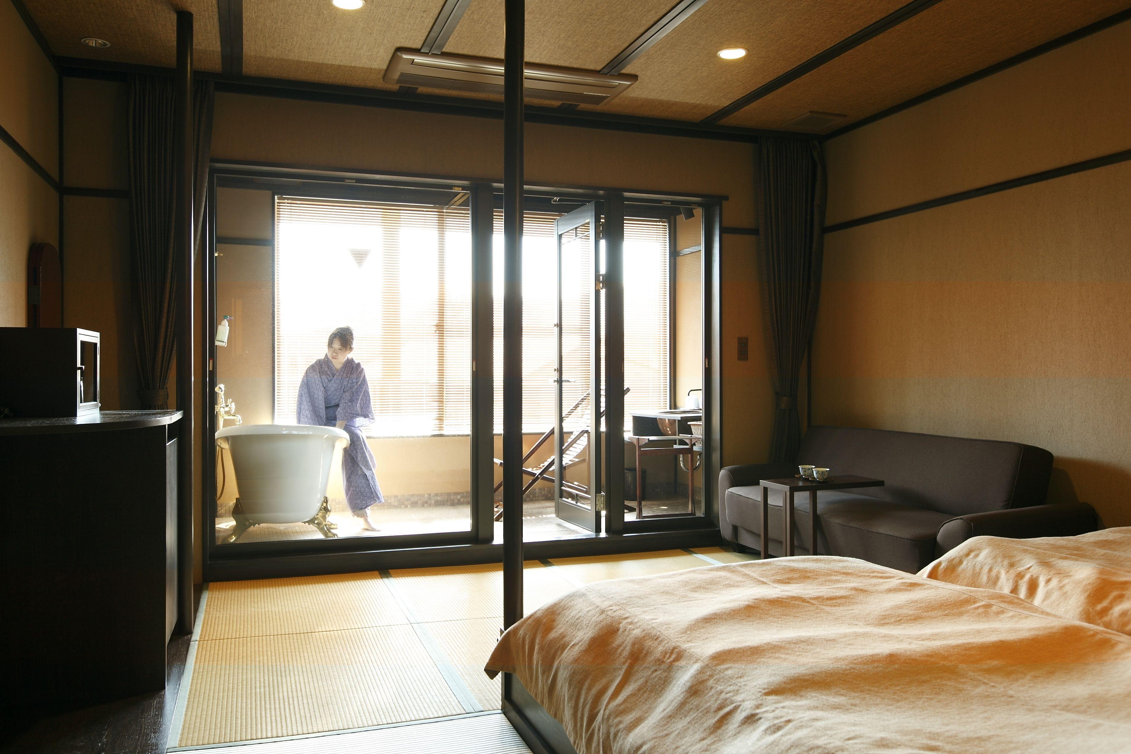 Superior Twin Room Private Bathroom