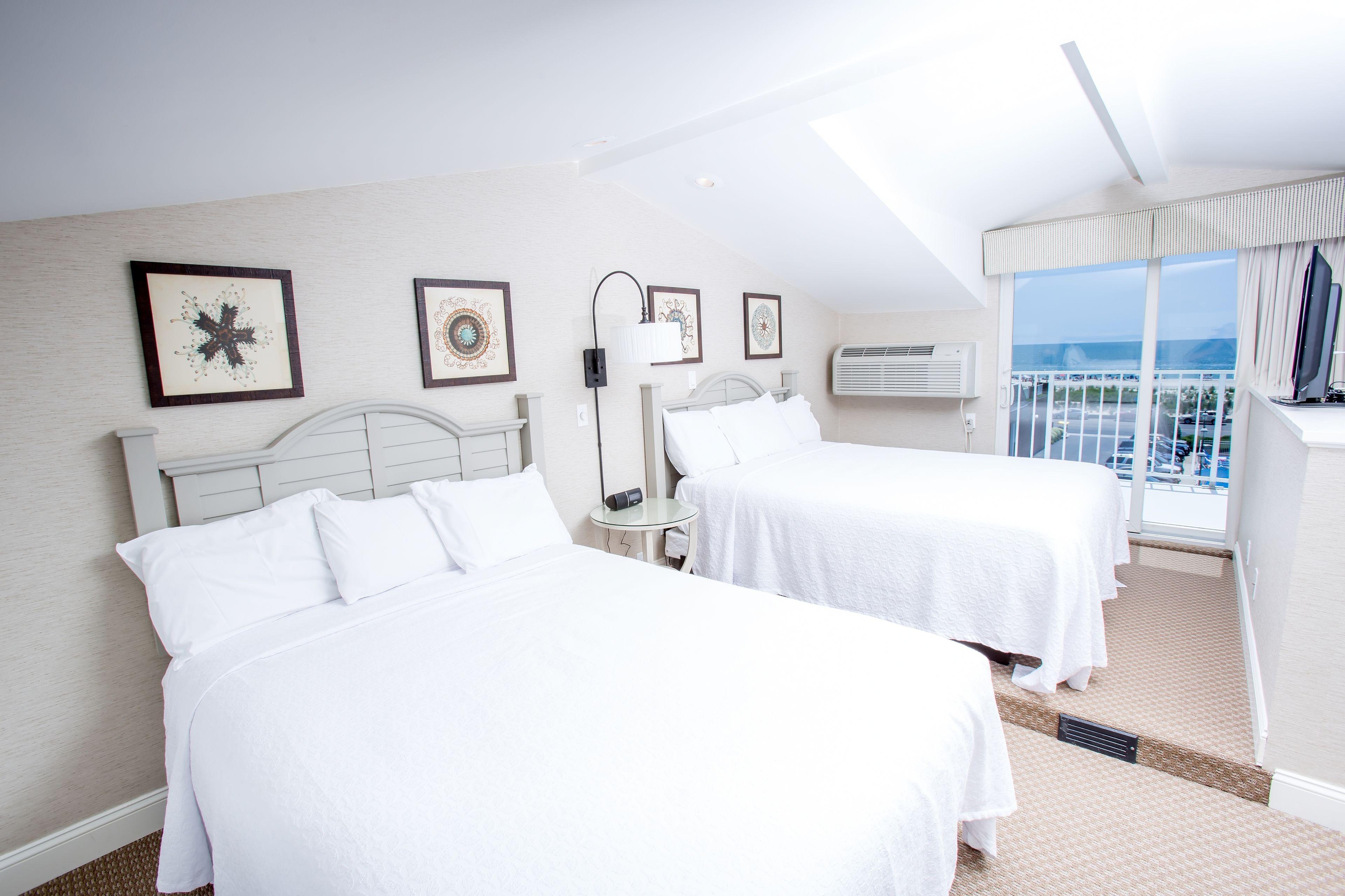Bi-level Townhouse Suite Ocean & Pool Views