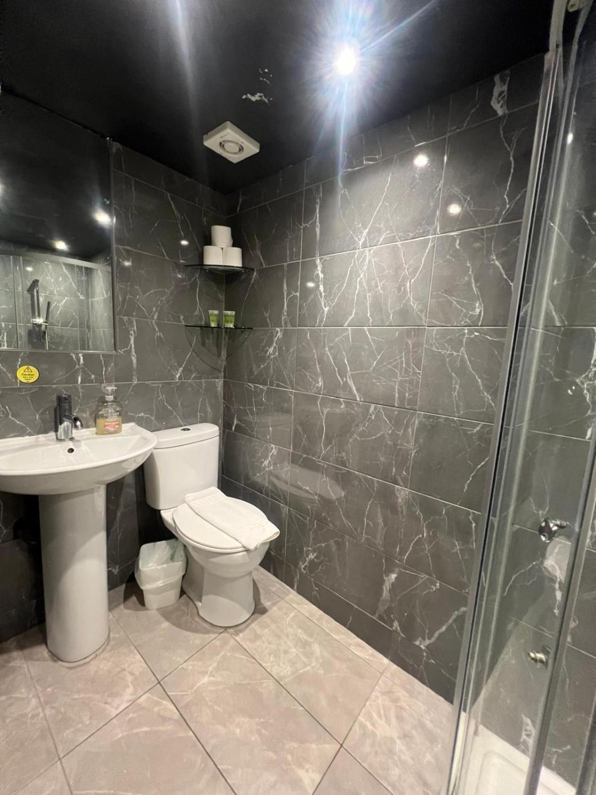 Double Room Private Bathroom