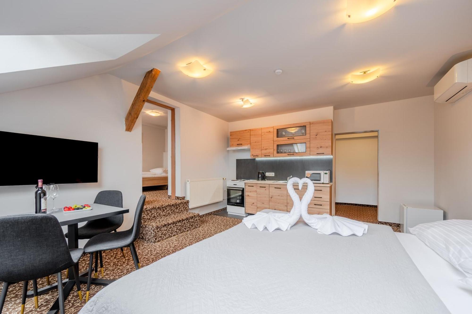 Two-Bedroom Suite,1722886177:JPEG