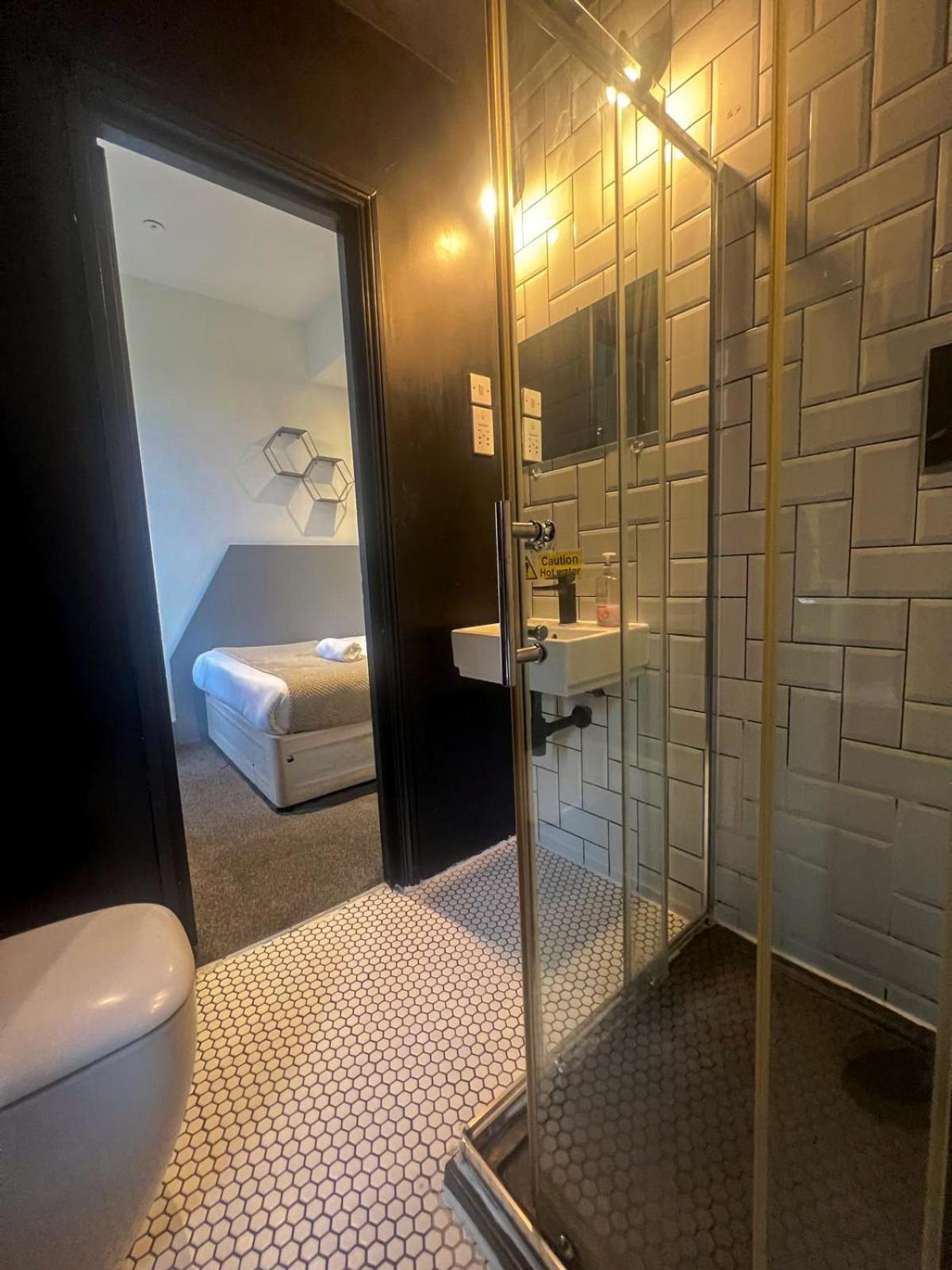 Double Room Private Bathroom