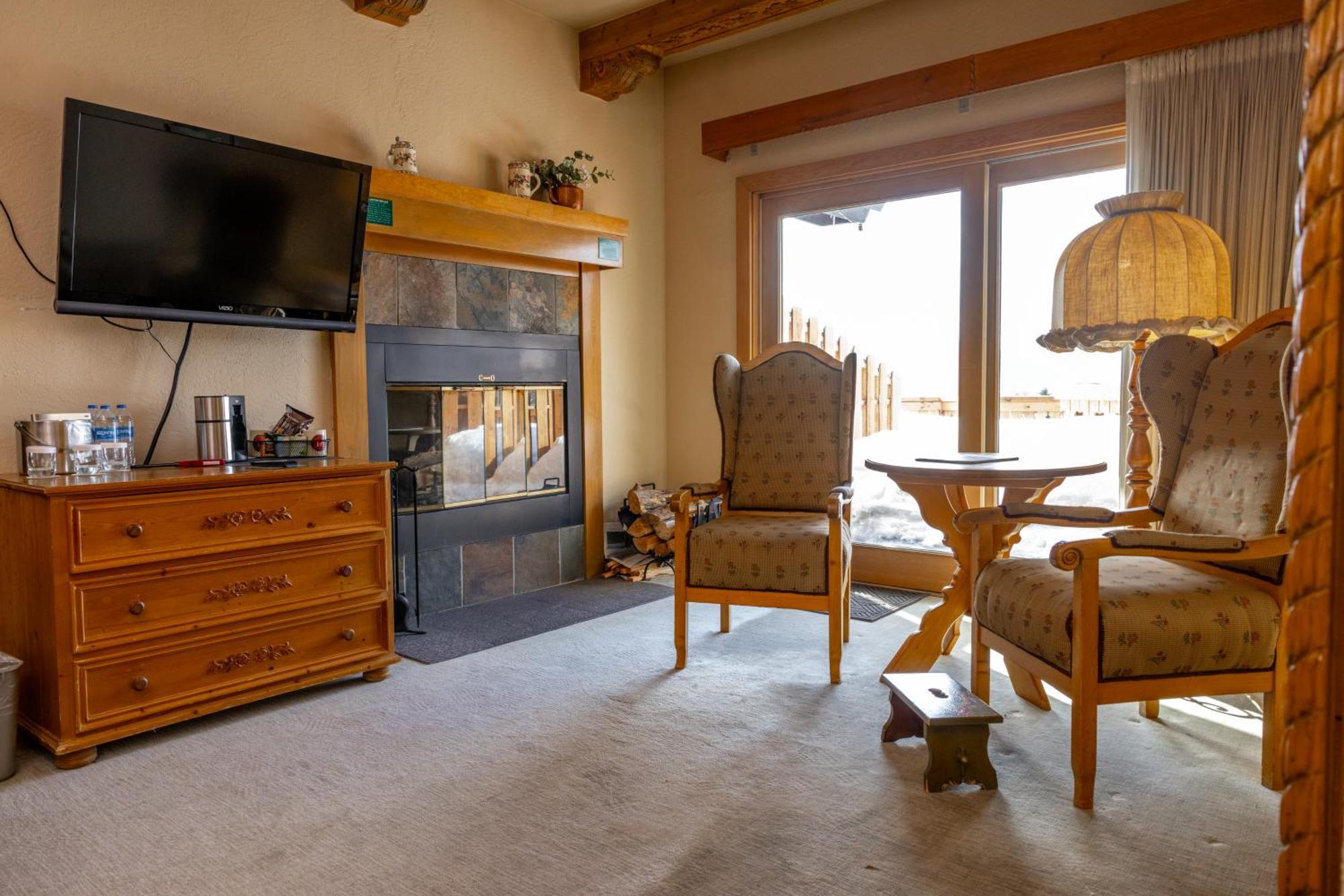 Deluxe King Suite