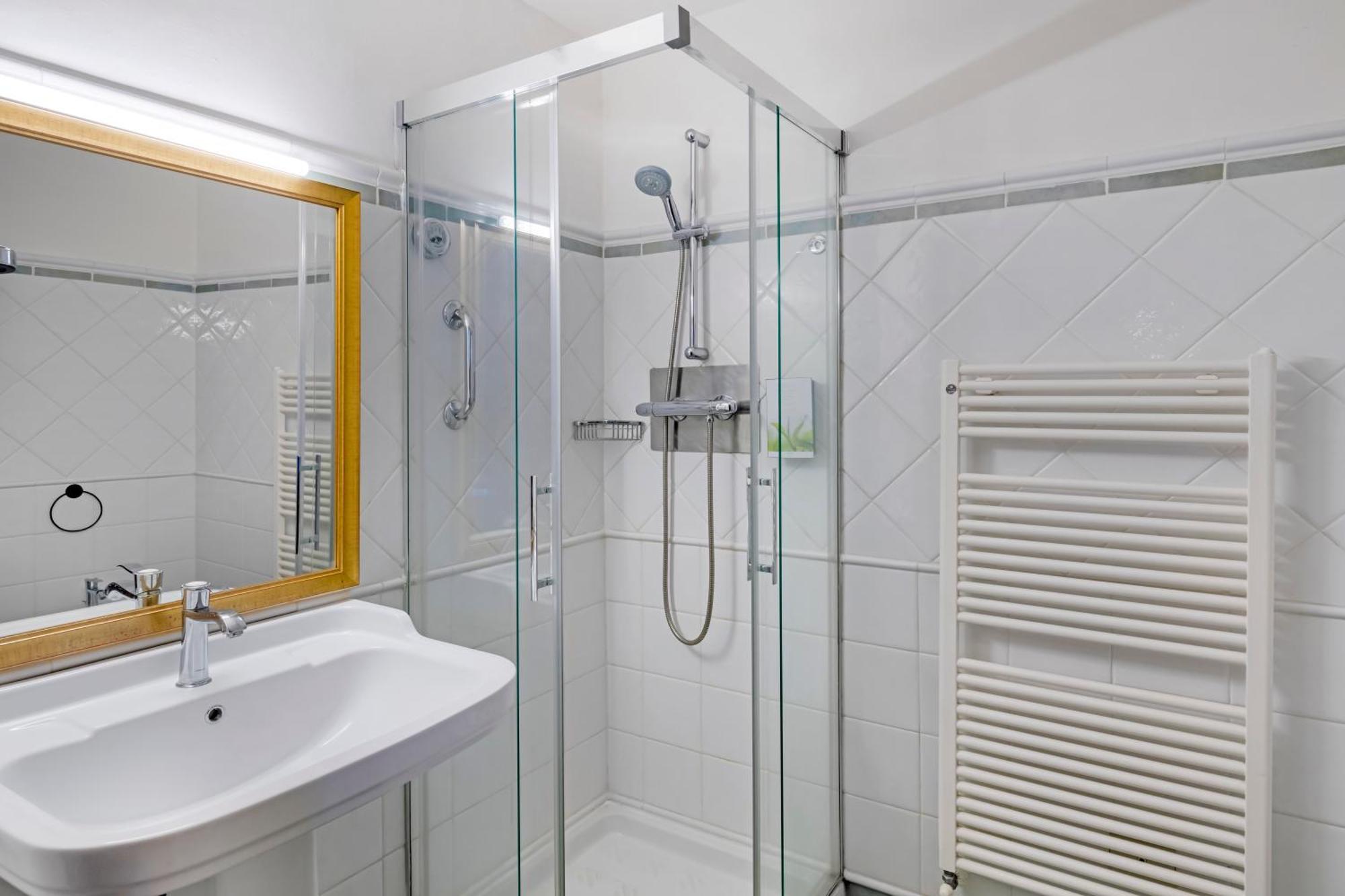 One-Bedroom Apartment,1722904078:JPEG