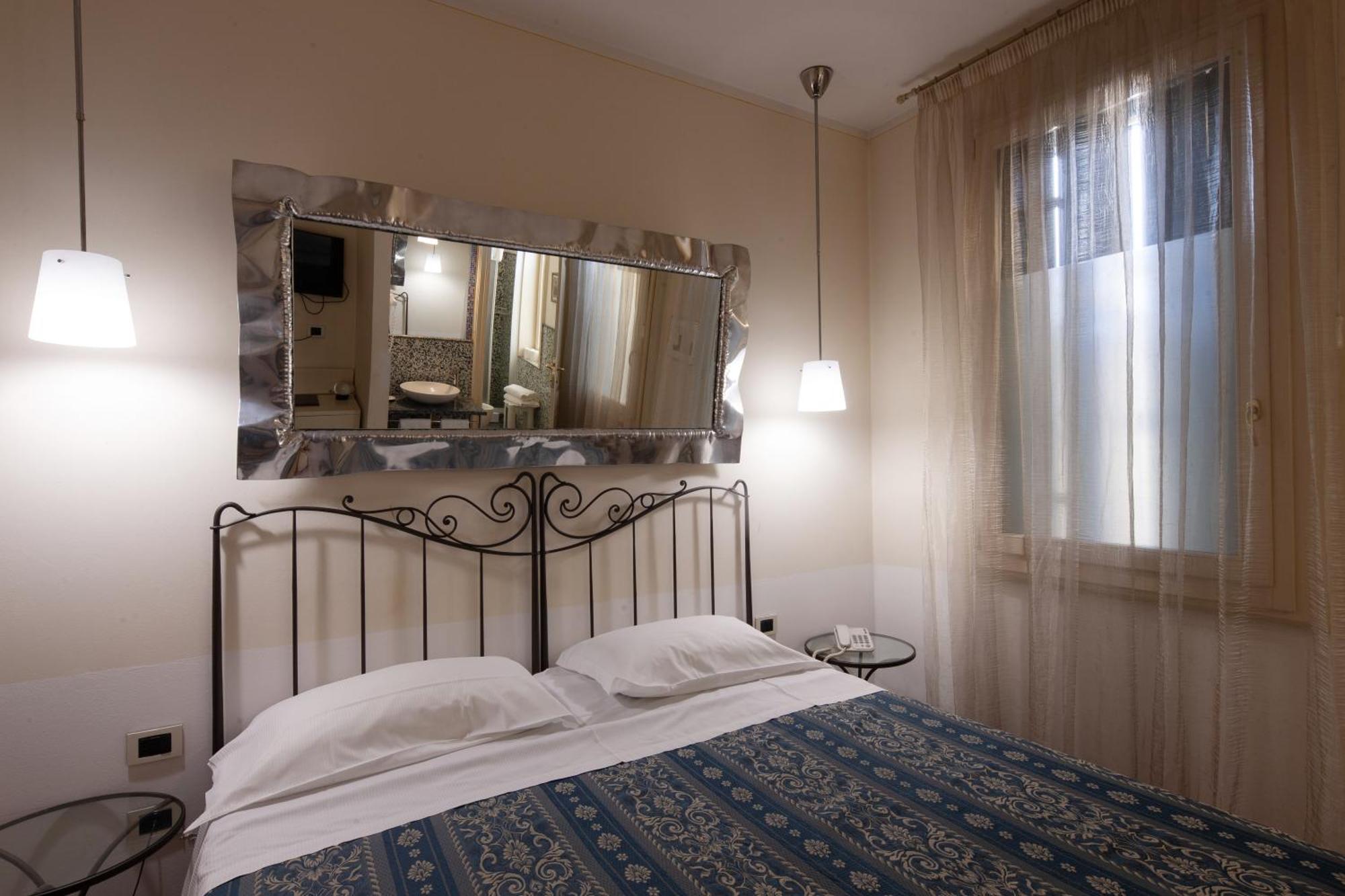 Superior Double or Twin Room,1722906147:JPEG
