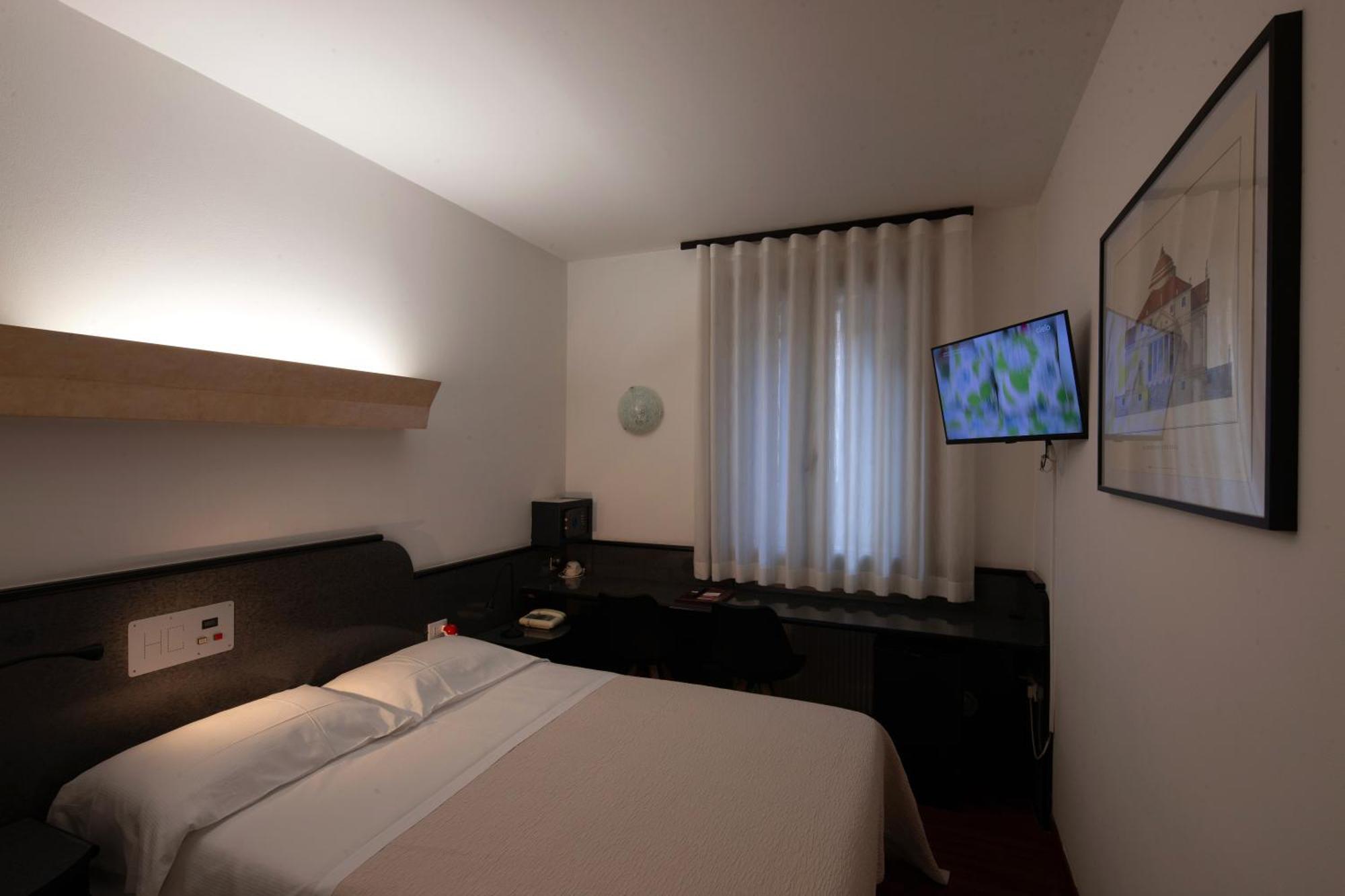 Standard Double or Twin Room,1722906142:JPEG