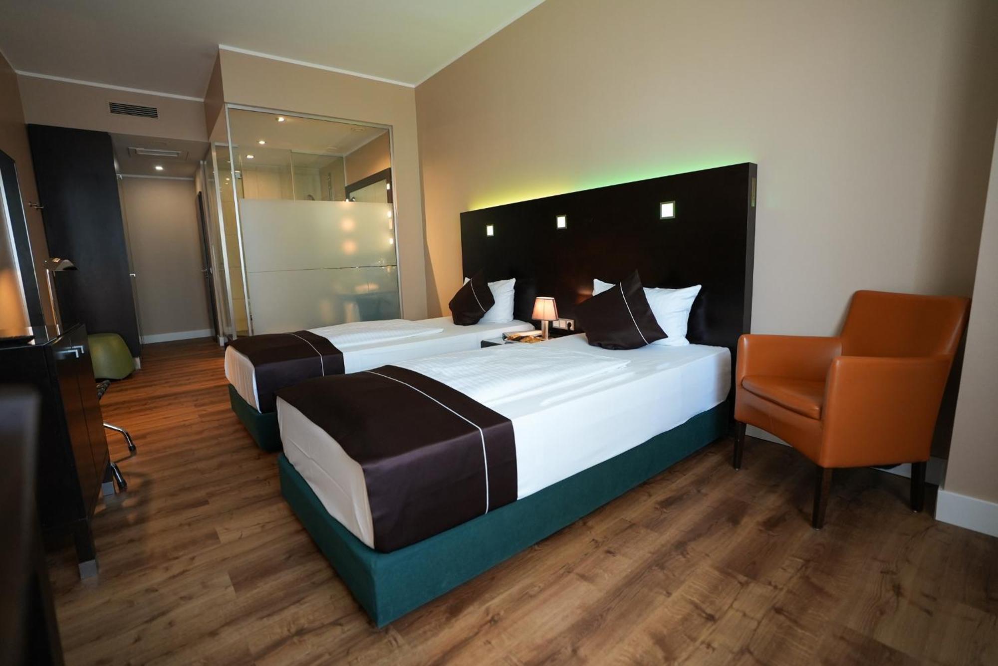Twin Room,1722907937:JPEG