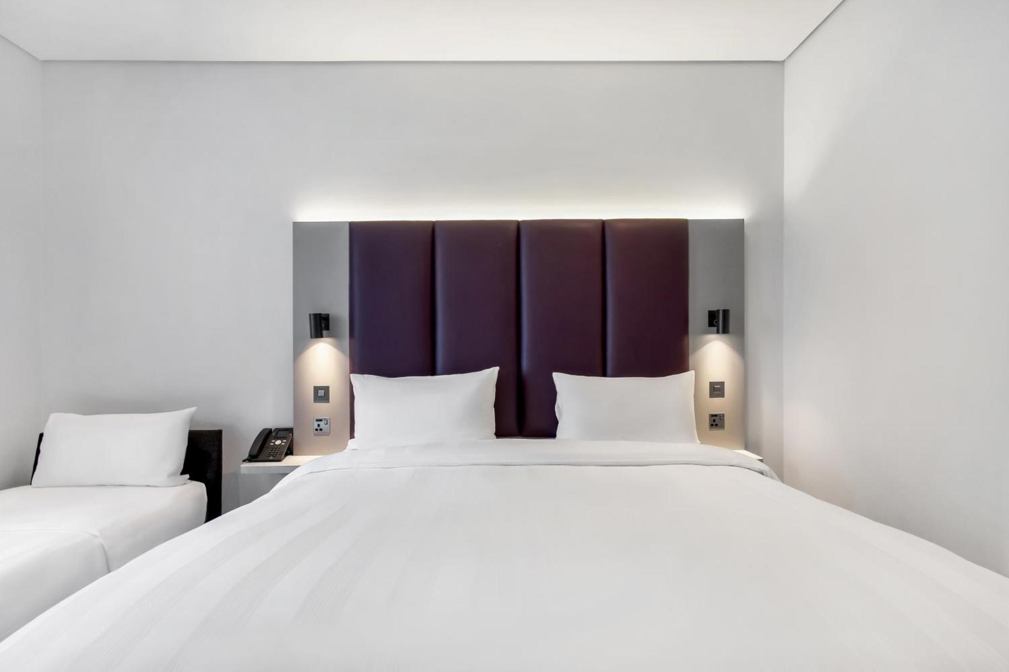 New Style Family Room Non Smoking DXB Airport Shuttle Every 30min to T1&3