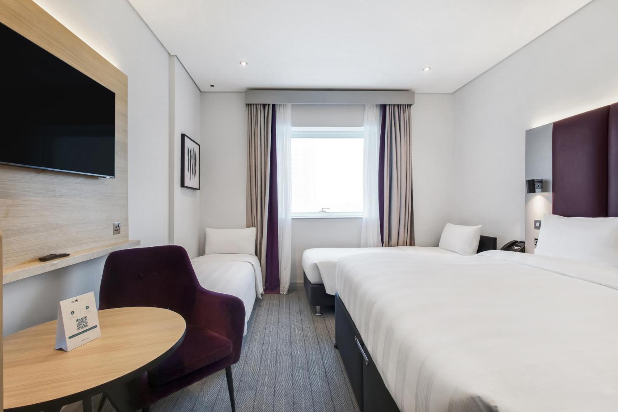 New Style Family Room Non Smoking DXB Airport Shuttle Every 30min to T1&3