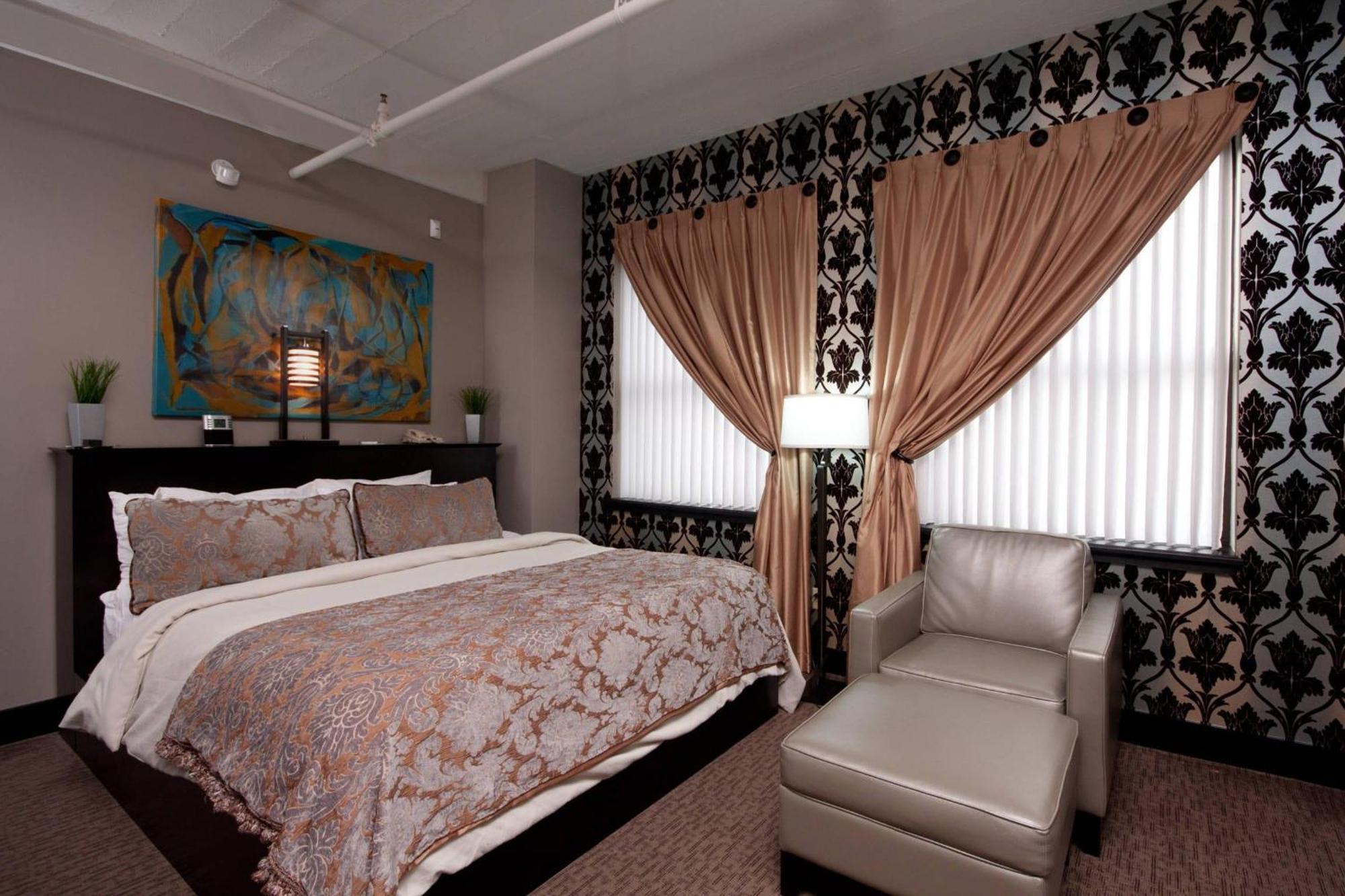 King Room Accessible or Non-Smoking