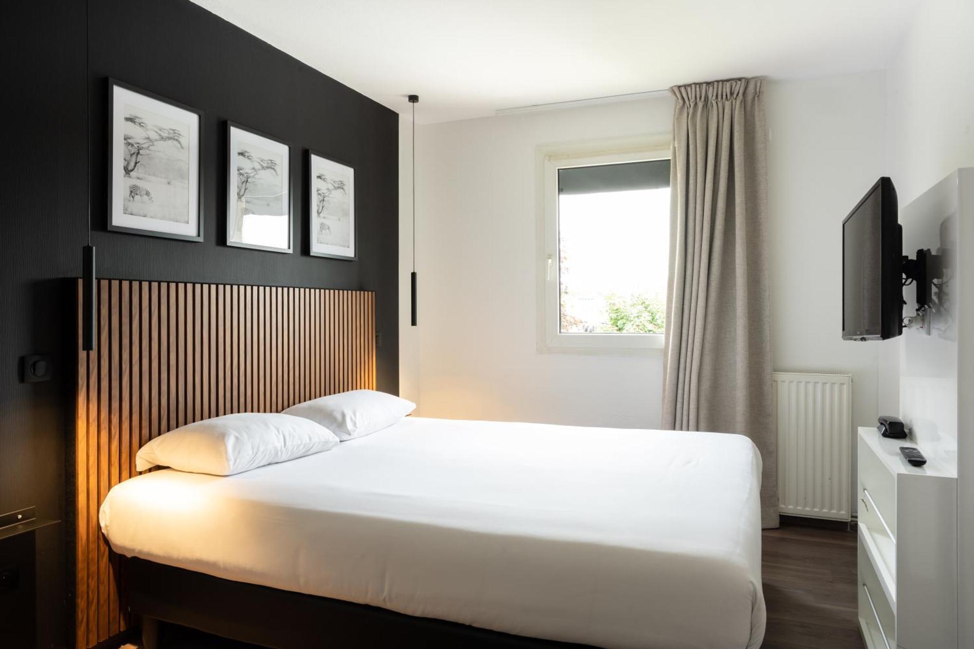 Standard Quadruple Room One Double Two Single Beds
