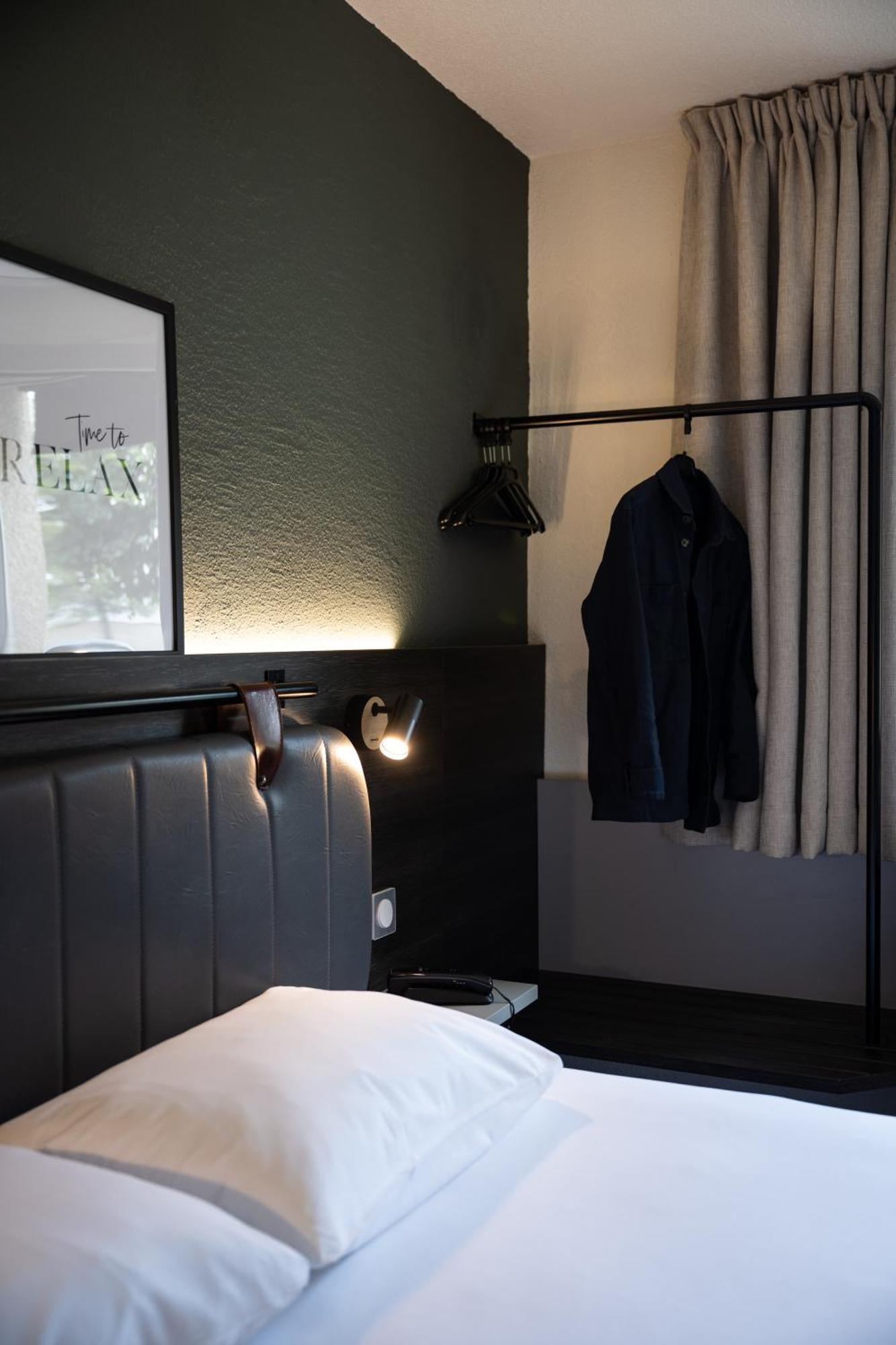 Standard Double Room Queen Bed