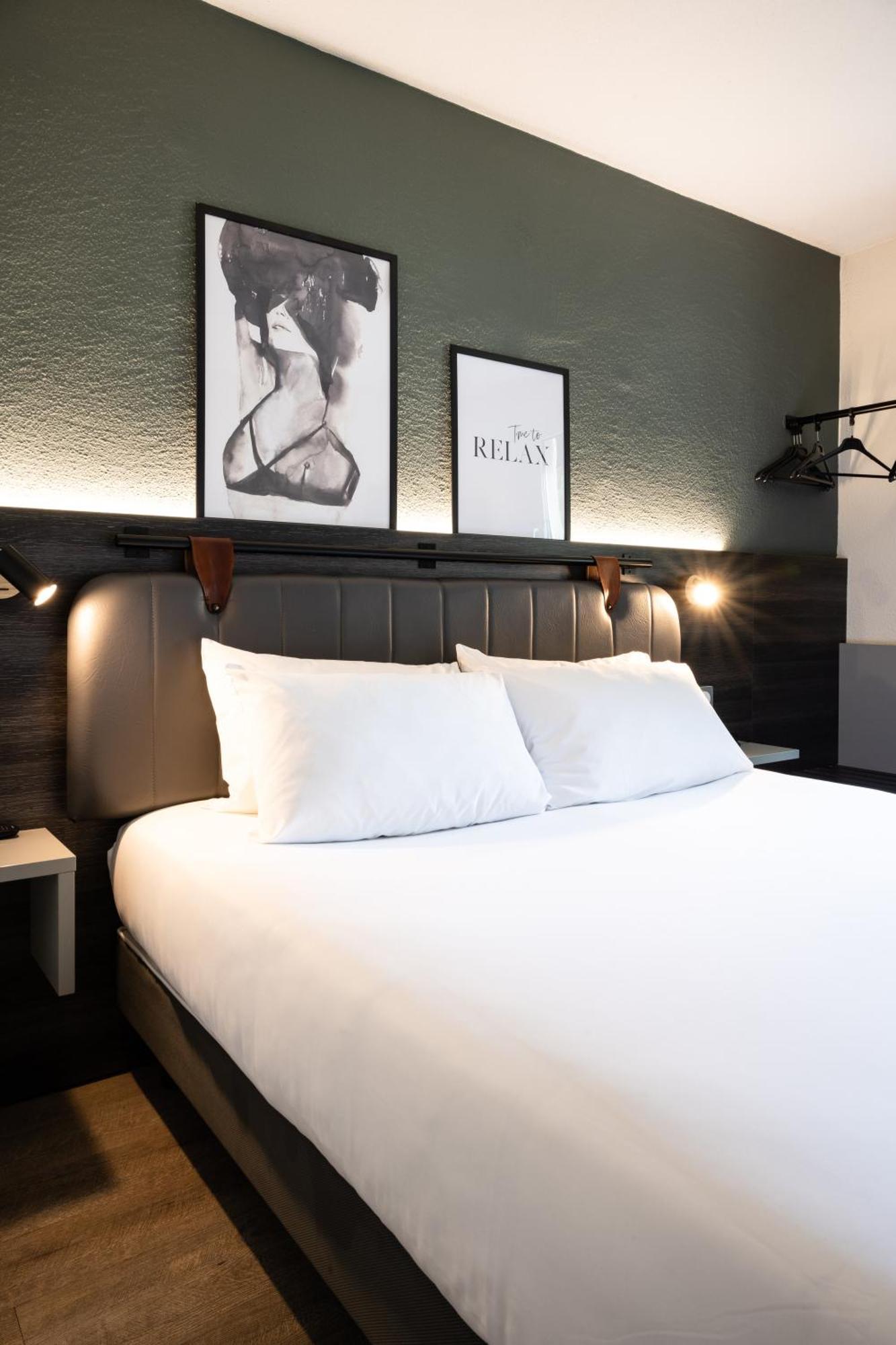 Standard Double Room Queen Bed