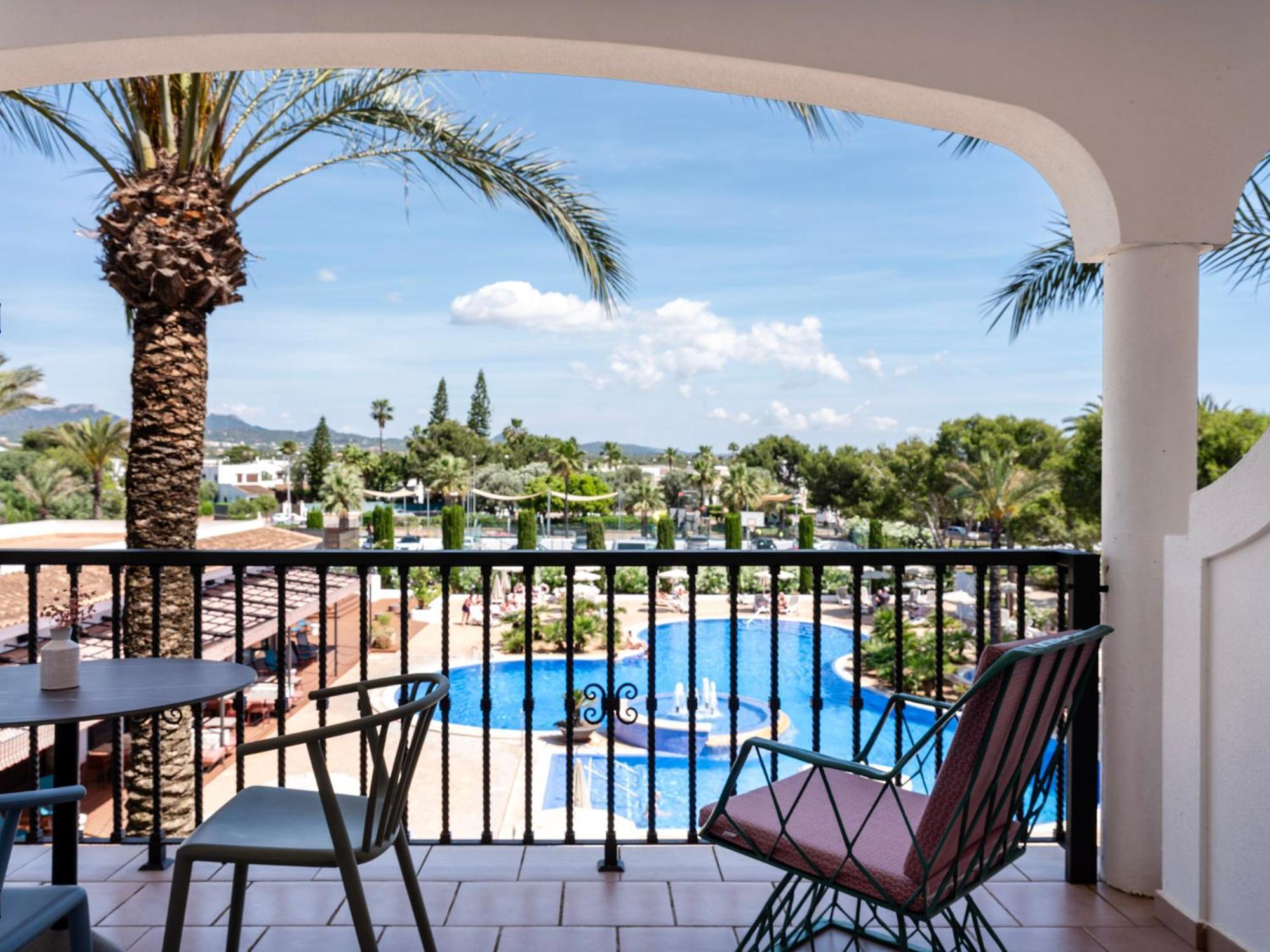 Apartment Pool View