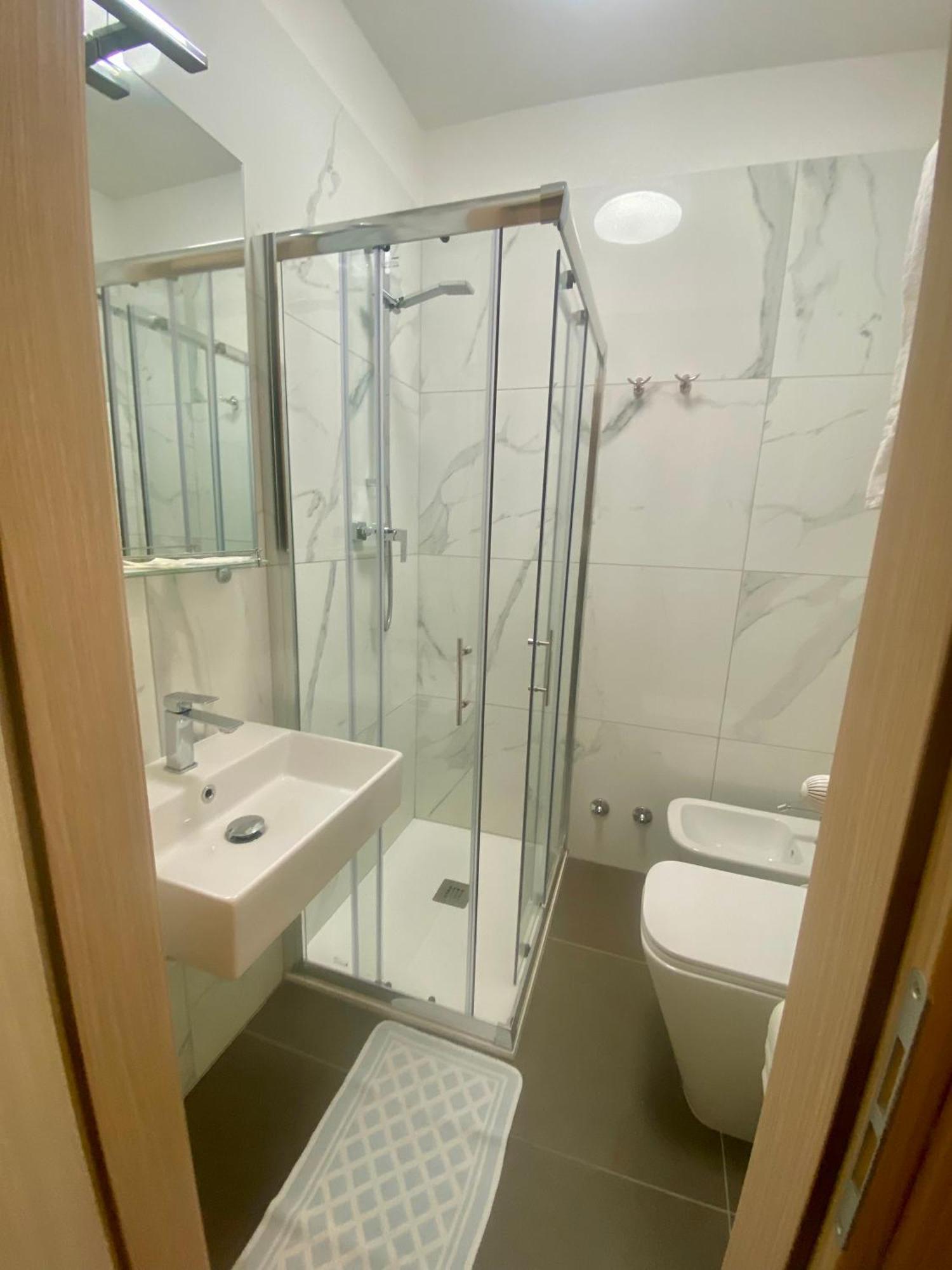 Twin Room,1765828354:JPEG