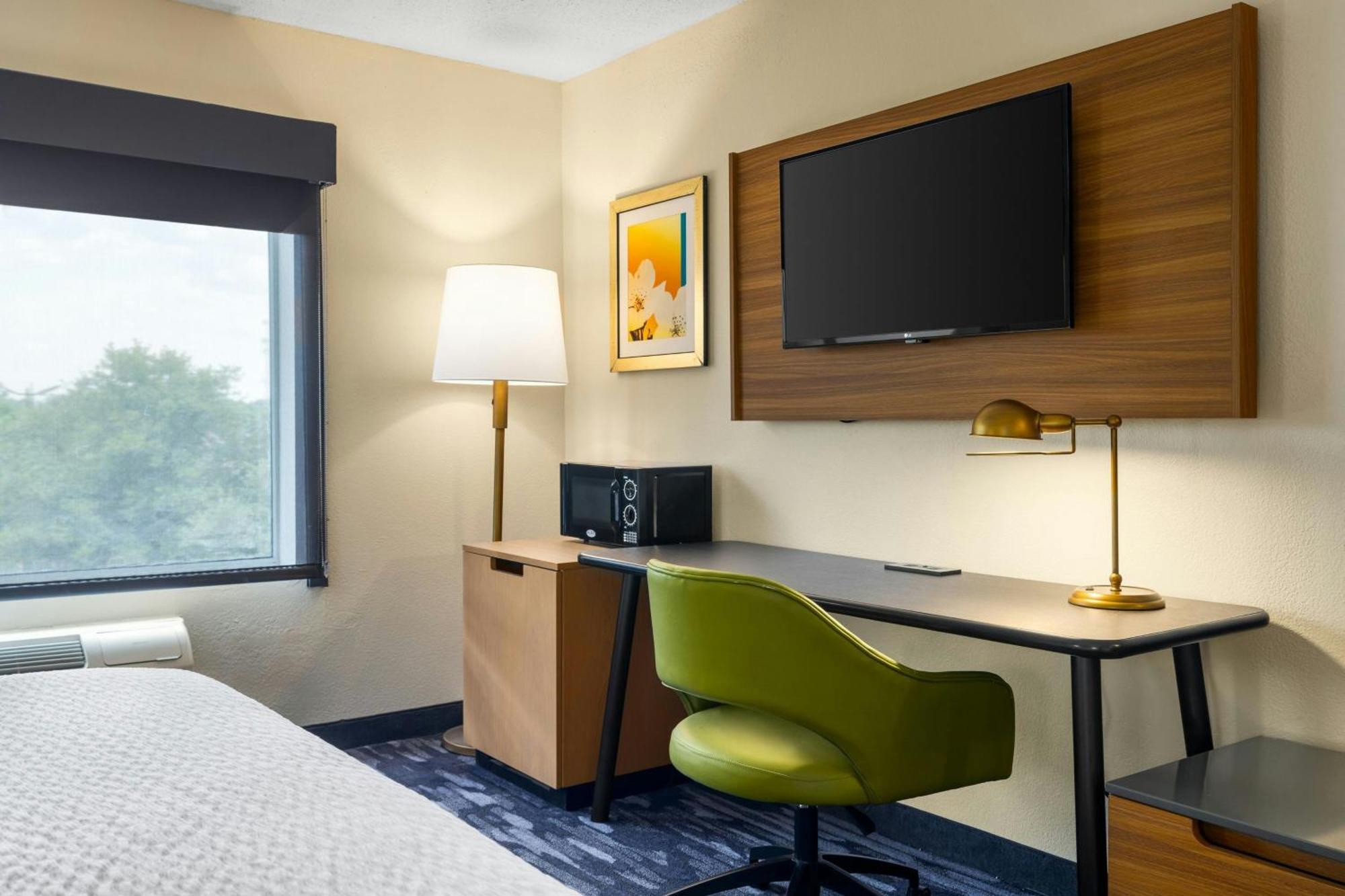 King Room Transfer Shower Roll Shower Mobility Access or Hearing Accessible