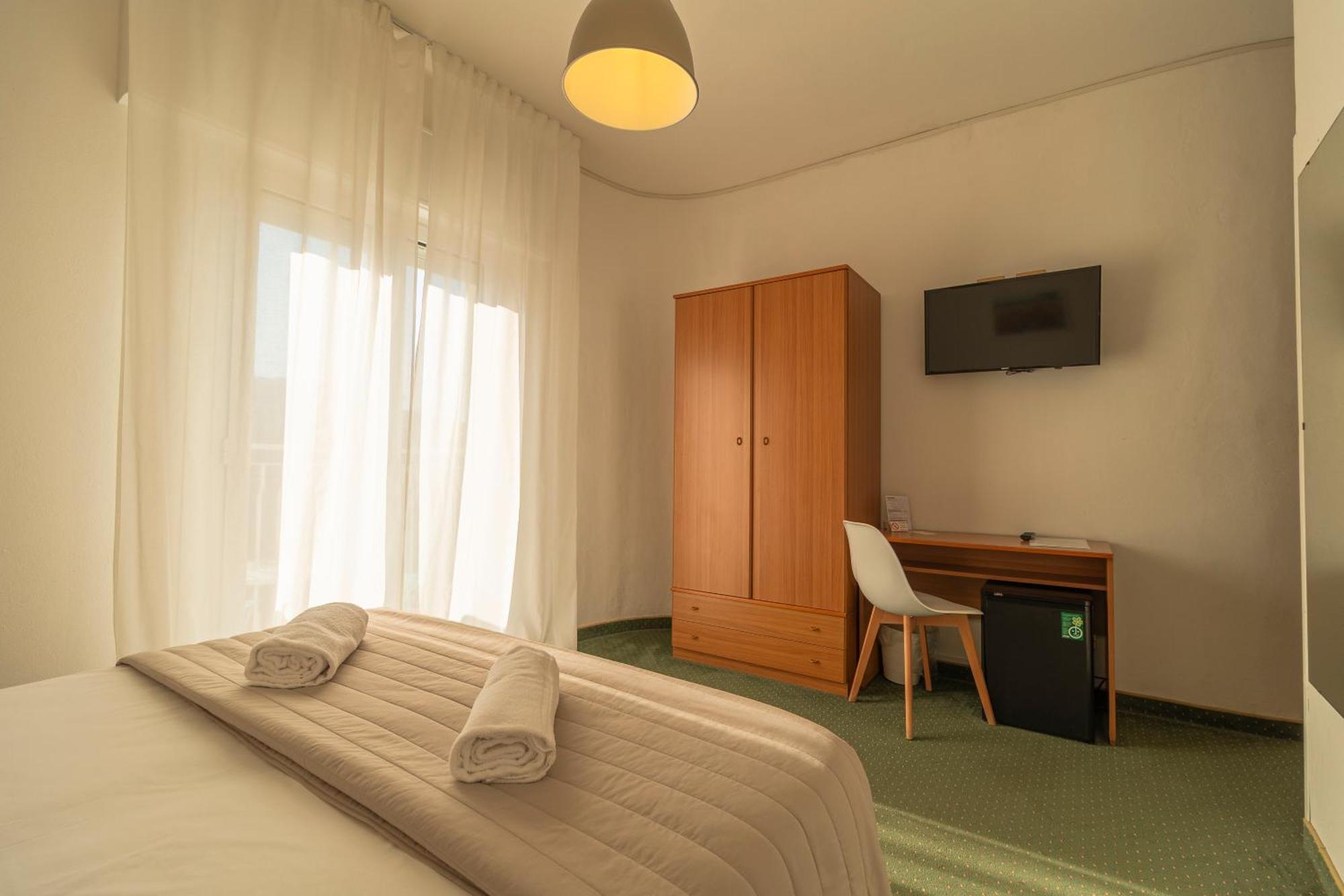 Double or Twin Room Side Sea View