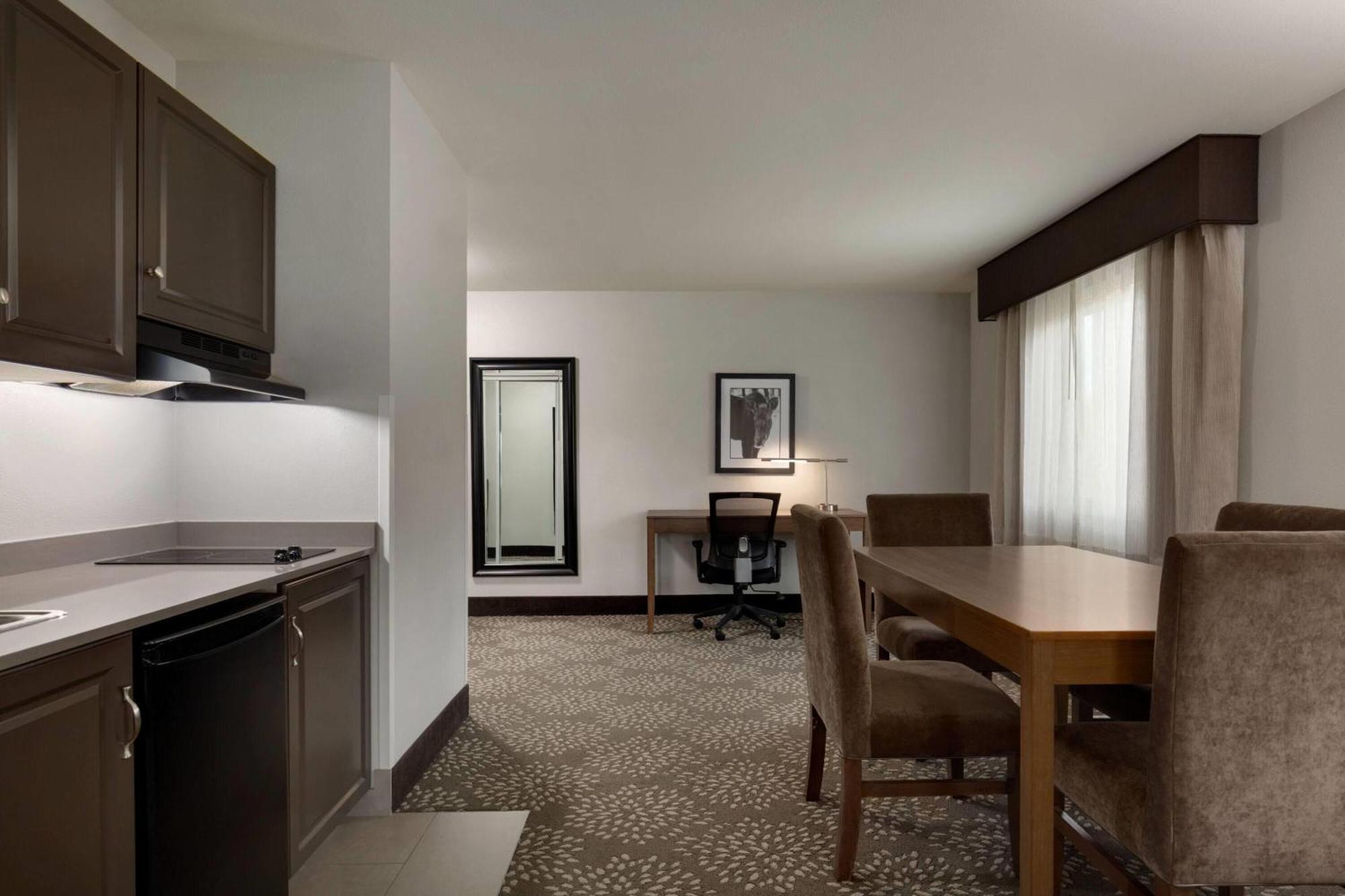 Deluxe Executive King Suite Non-Smoking