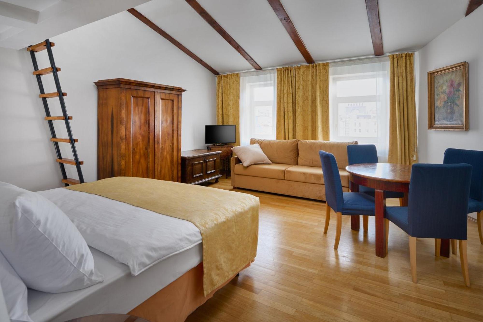 Attic Suite Apartment