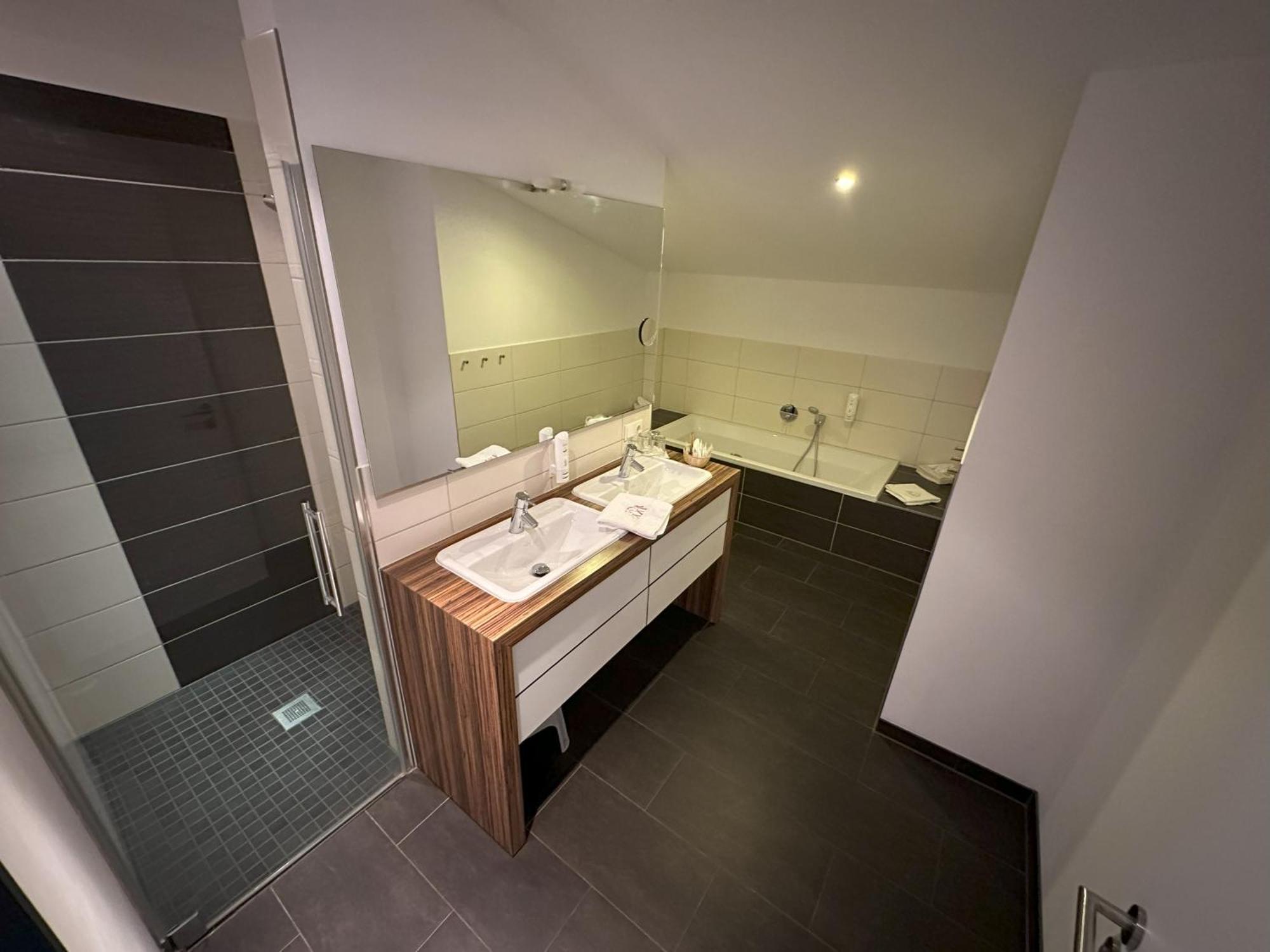 Junior Suite,1722939843:JPEG