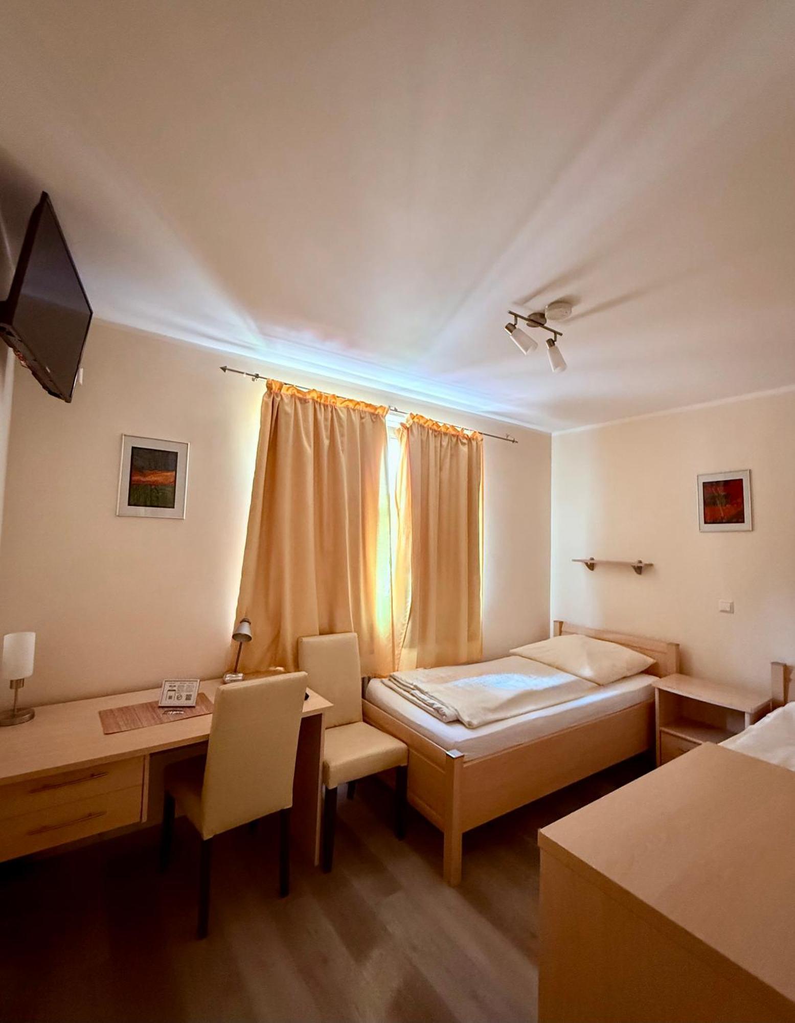 Double or Twin Room,1722939955:JPEG