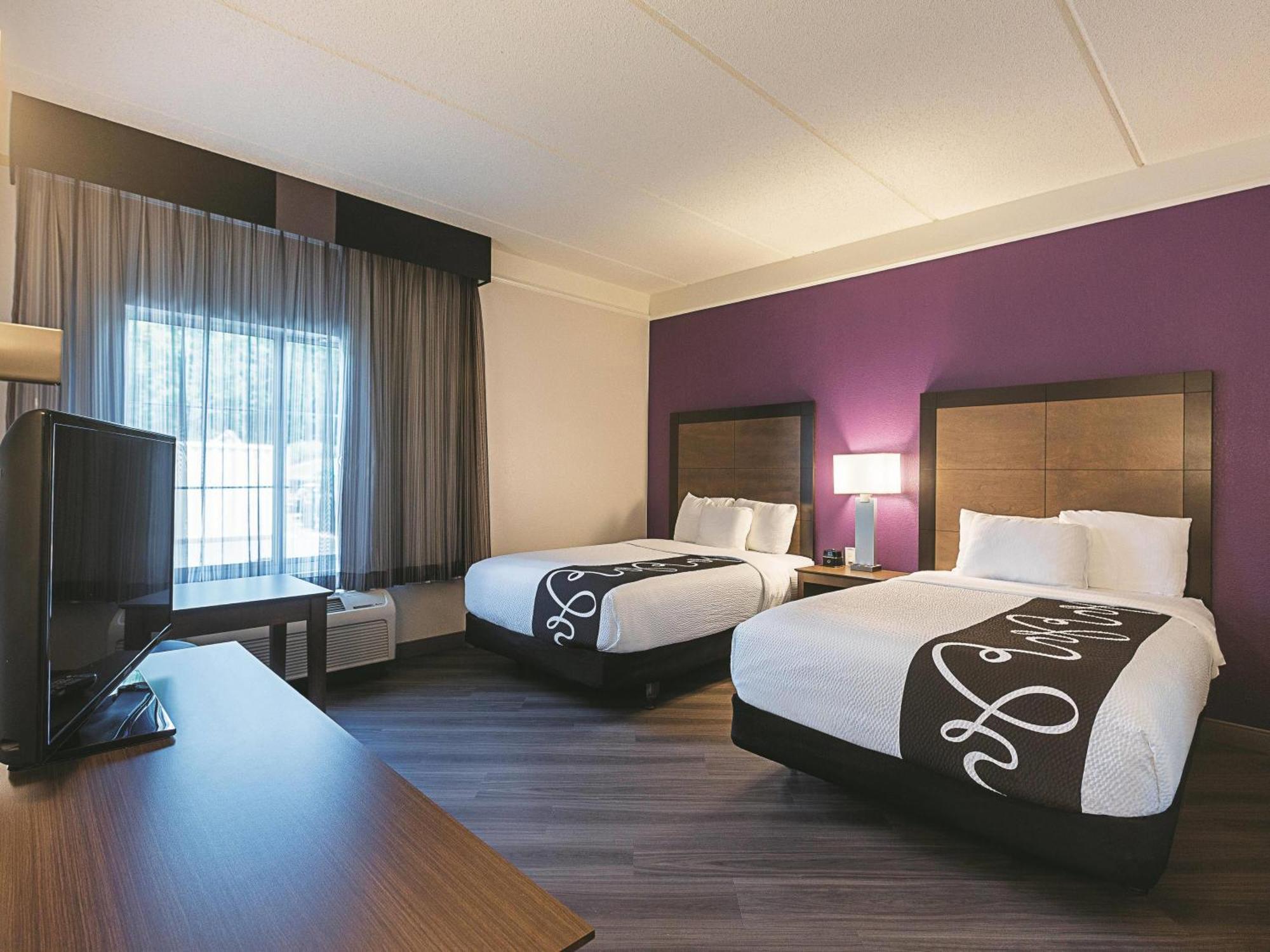 Double Room Two Double Beds Bath Tub Mobility Accessible or Non-Smoking,1722945096:JPEG
