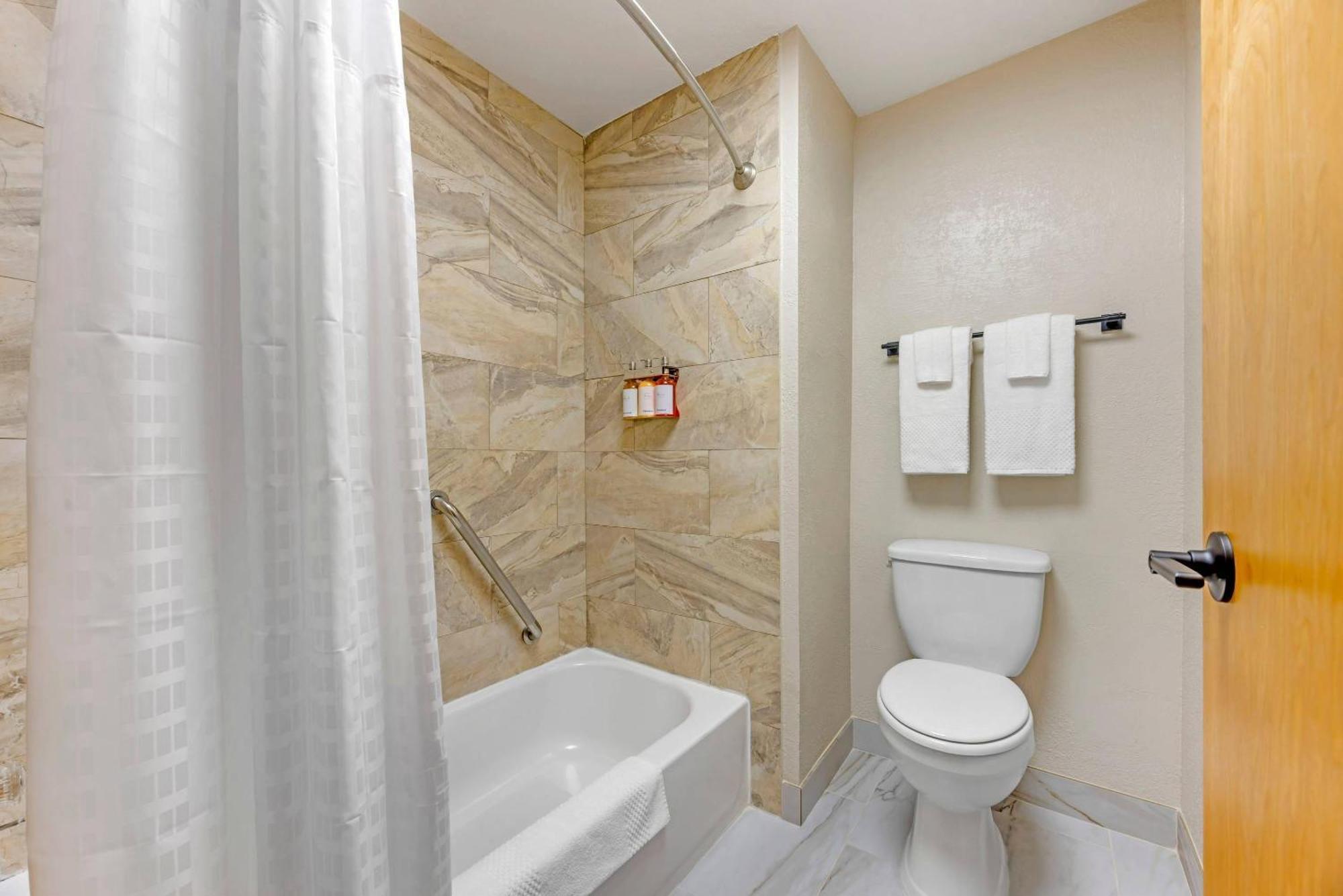 Efficiency Suite 2 Queen Beds/Tub/Disability Access-Non Smoking,1722949142:JPEG