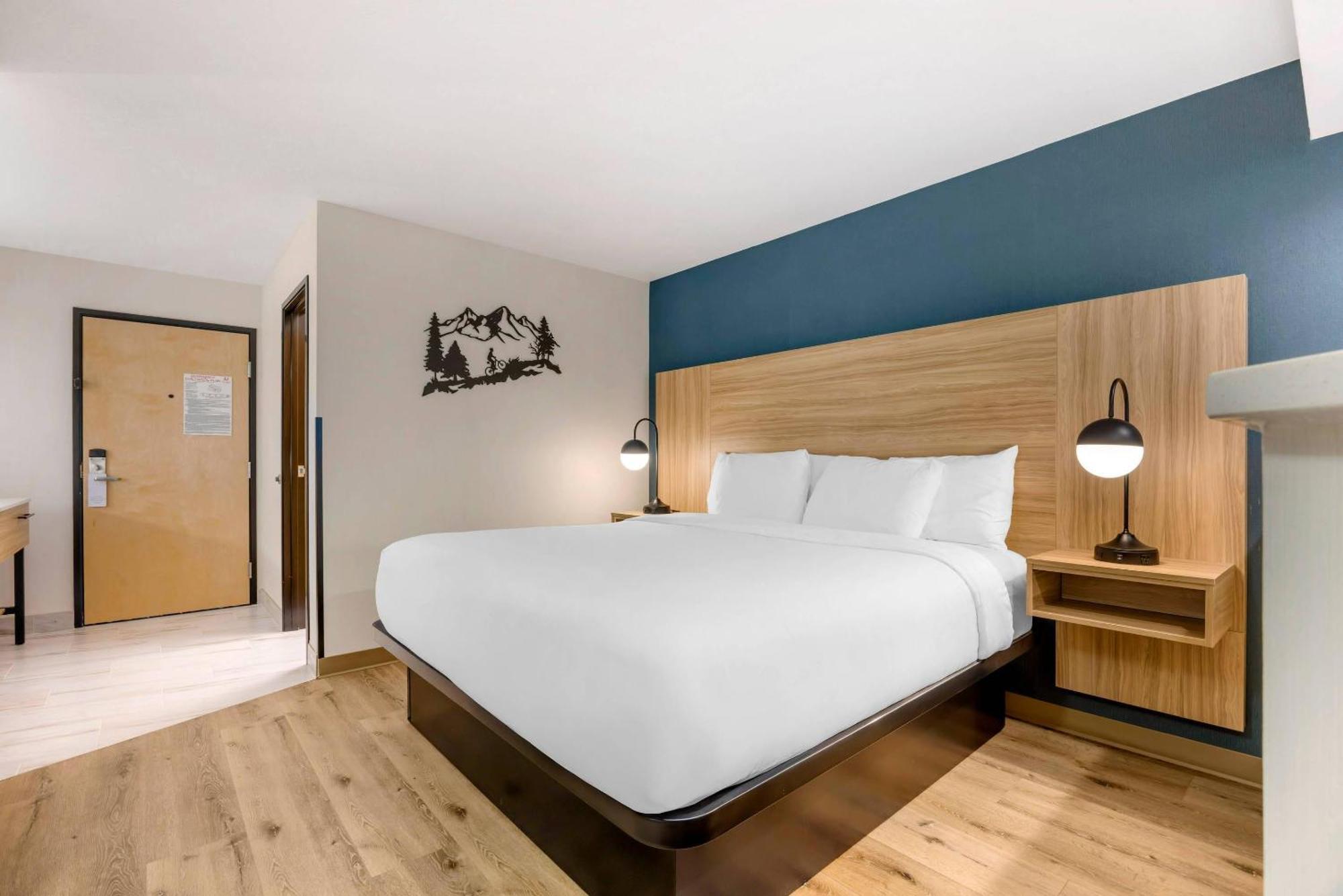 Efficiency One room Suite No View Non Smoking