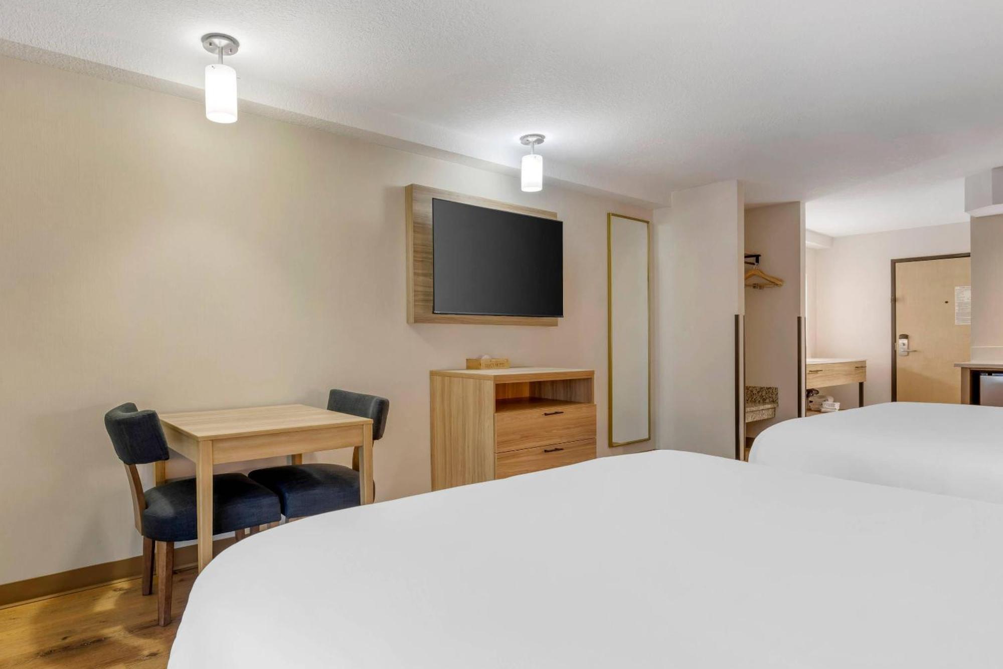 Quadruple Room Two Queen Beds Non Smoking