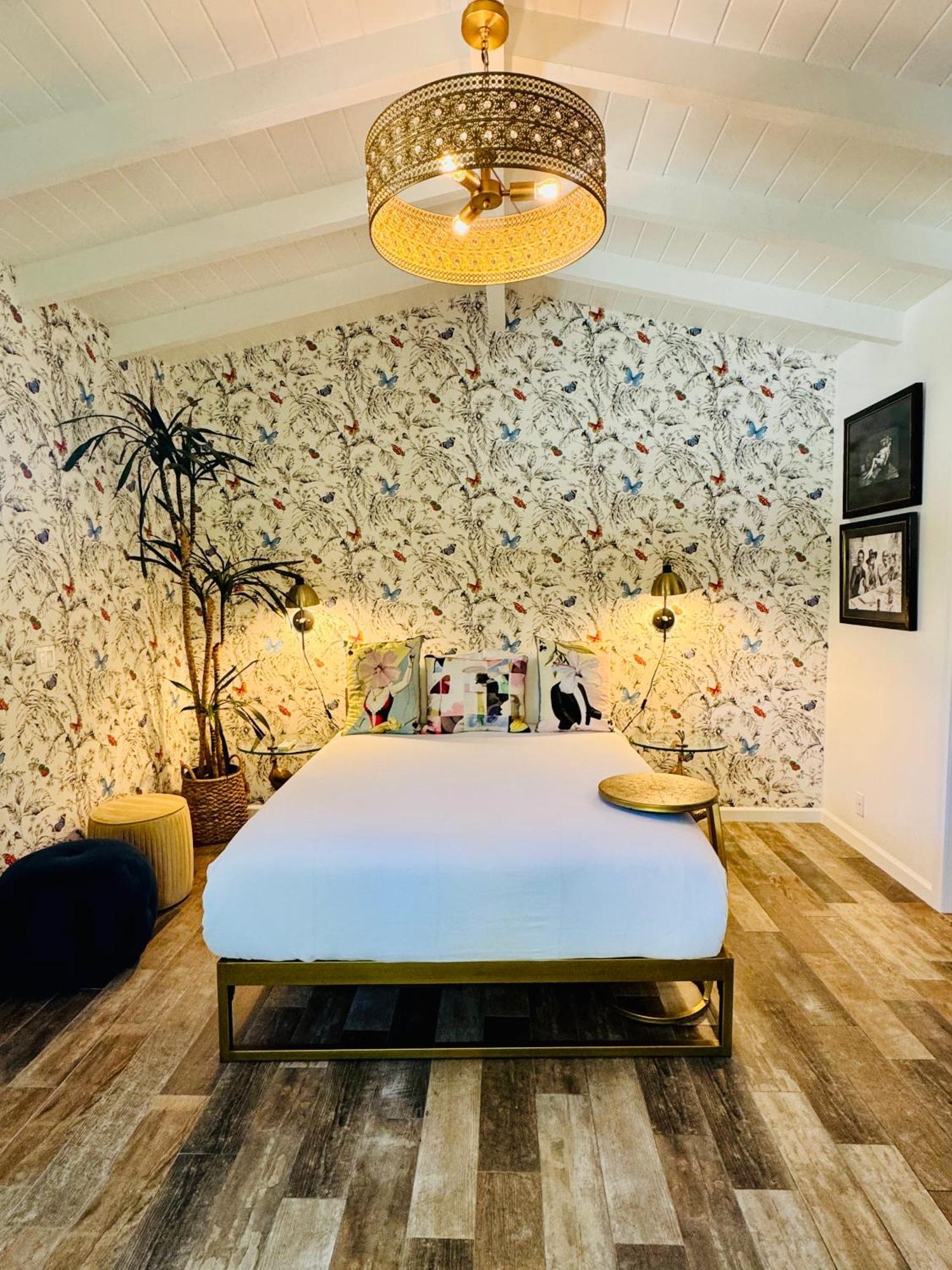Deluxe Queen Studio