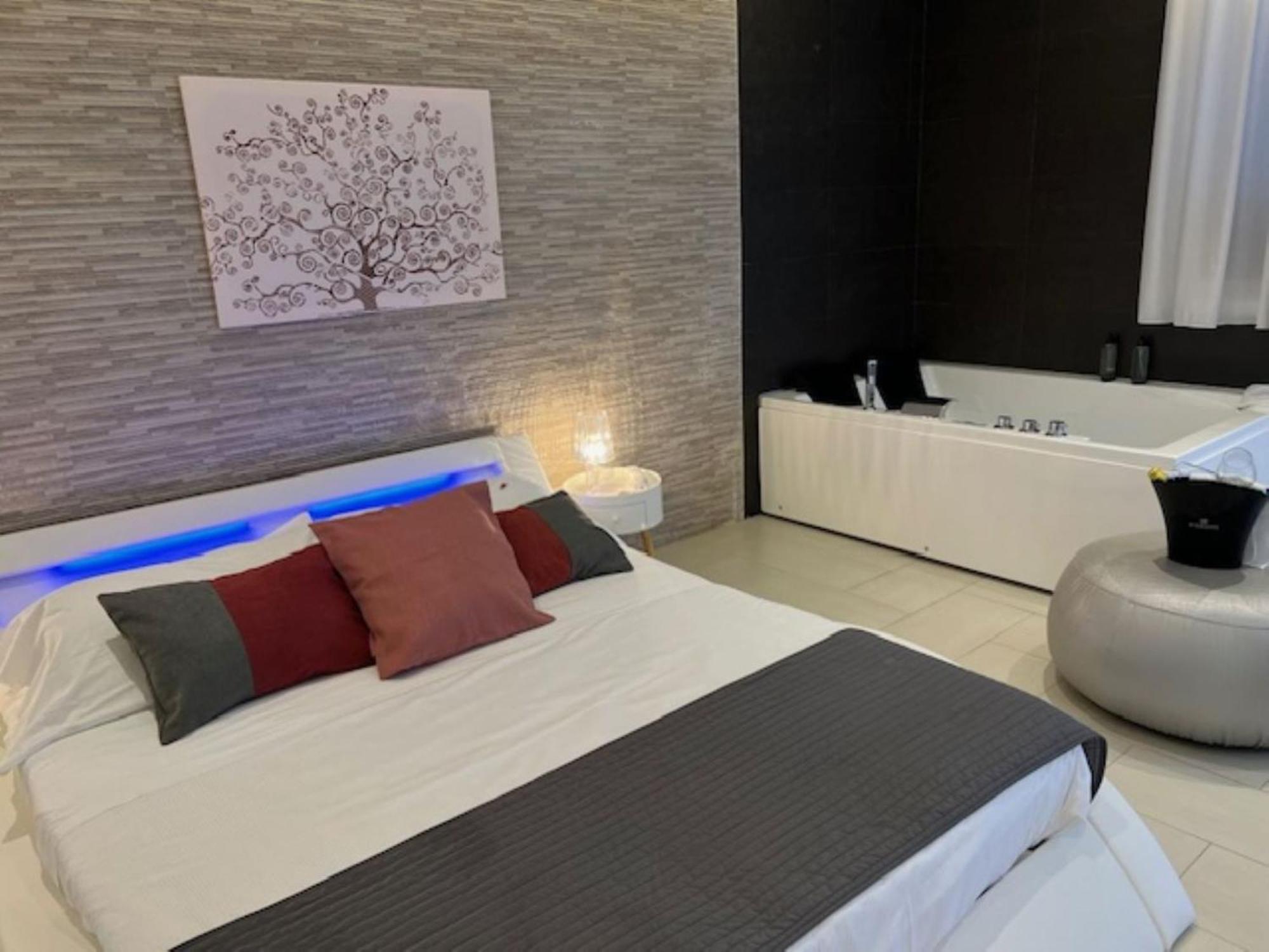 Double Room Spa Bath,1722980725:JPEG