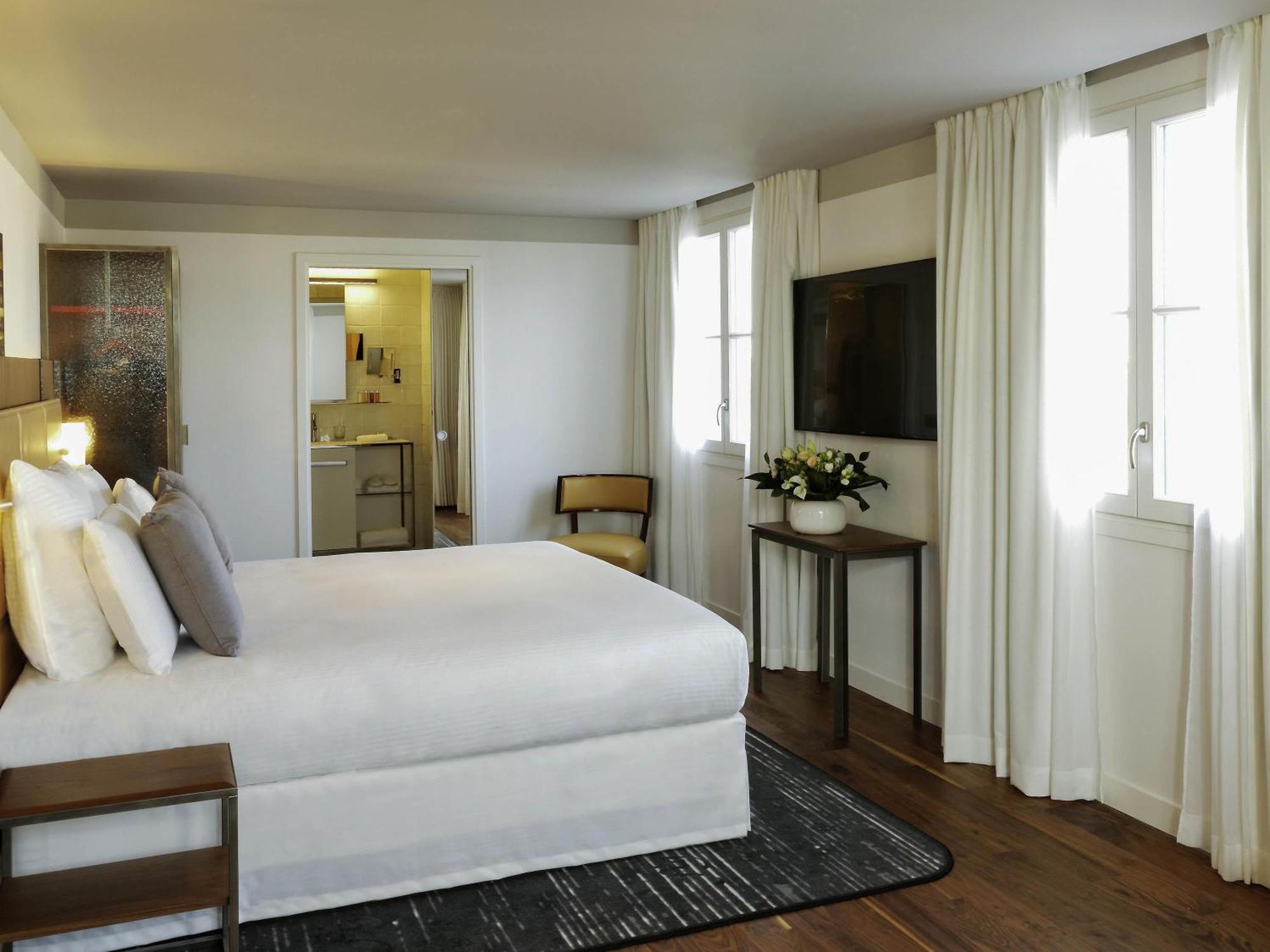 Deluxe Suite One King Bed Terrace,1731460303:JPEG