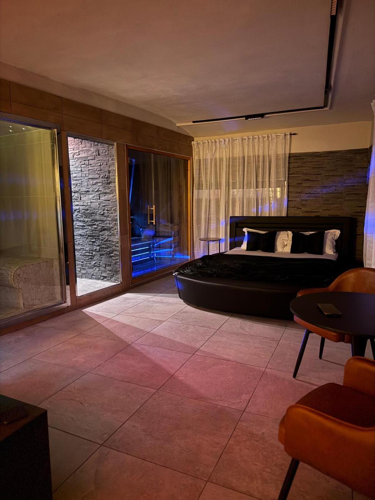 Queen Suite Spa Bath,1722986419:JPEG