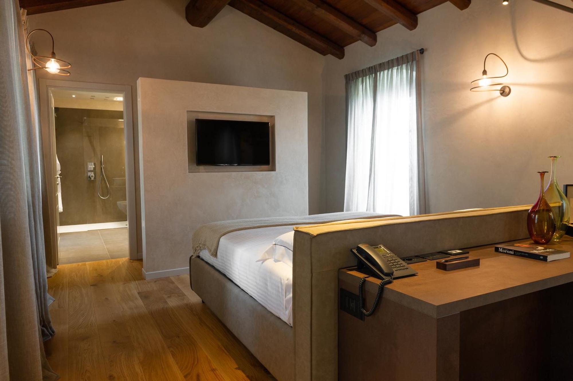 Deluxe Double or Twin Room City View