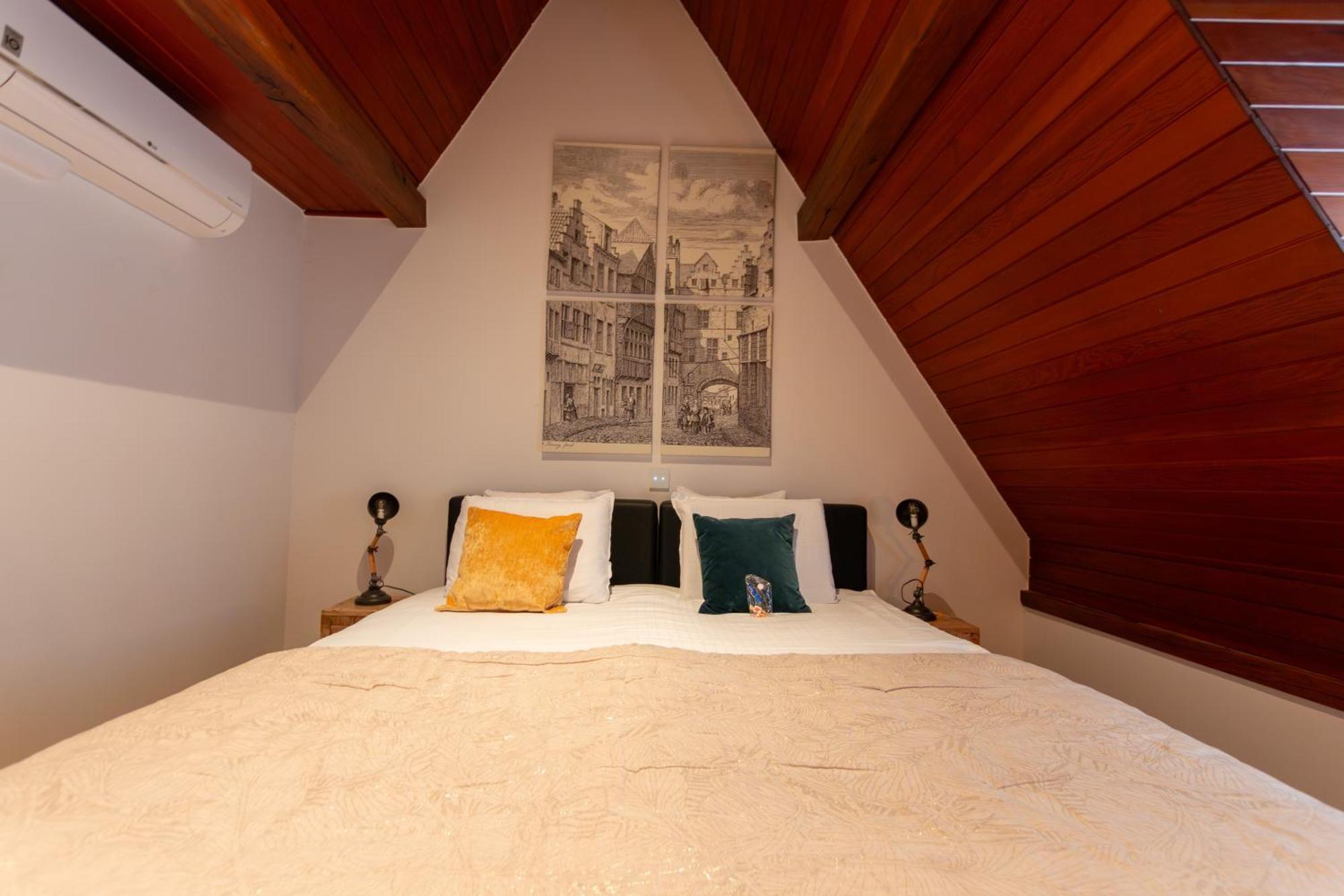 Deluxe Suite double bed or 2 single beds
