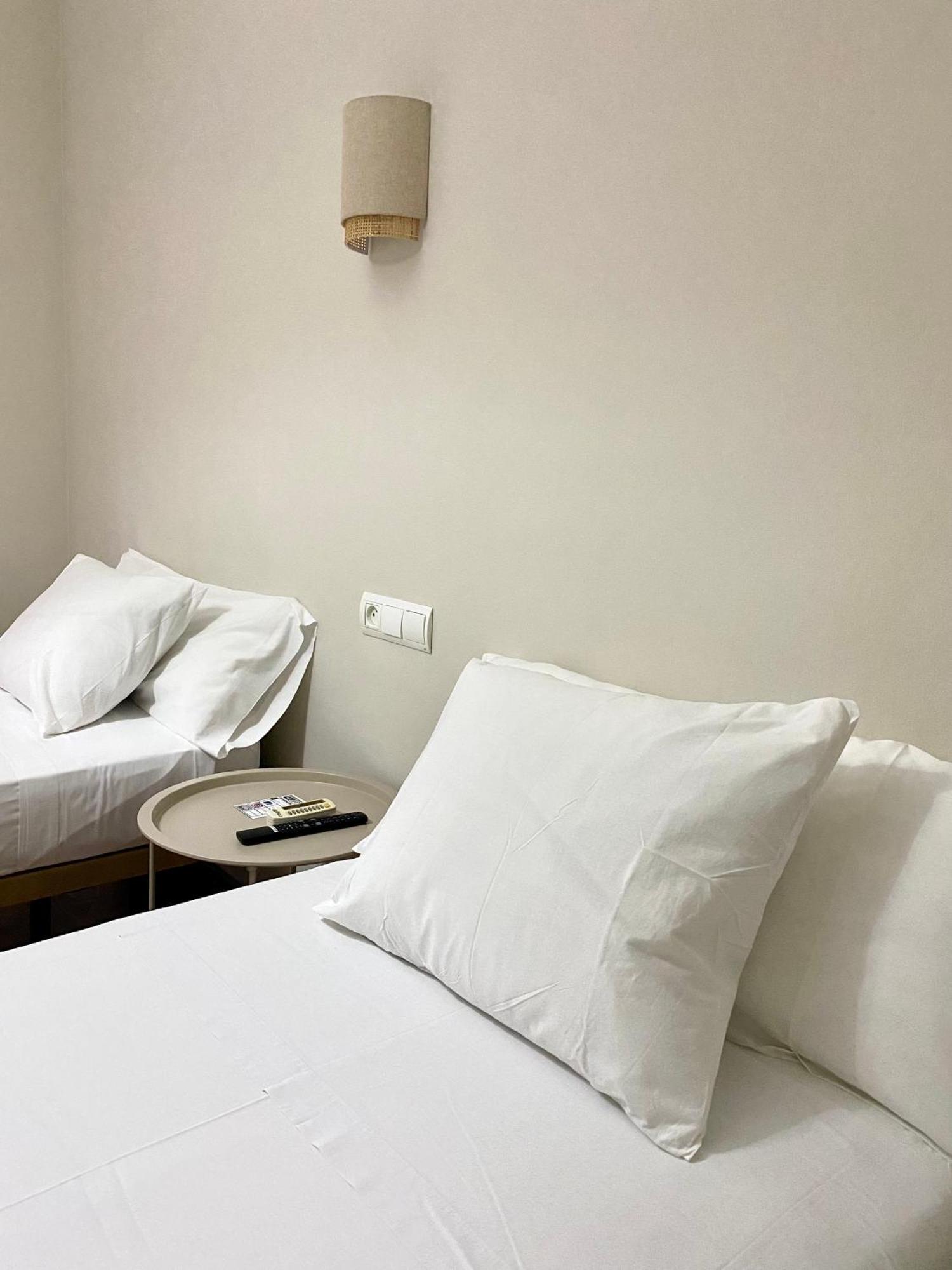 Twin Room,1724728151:JPEG