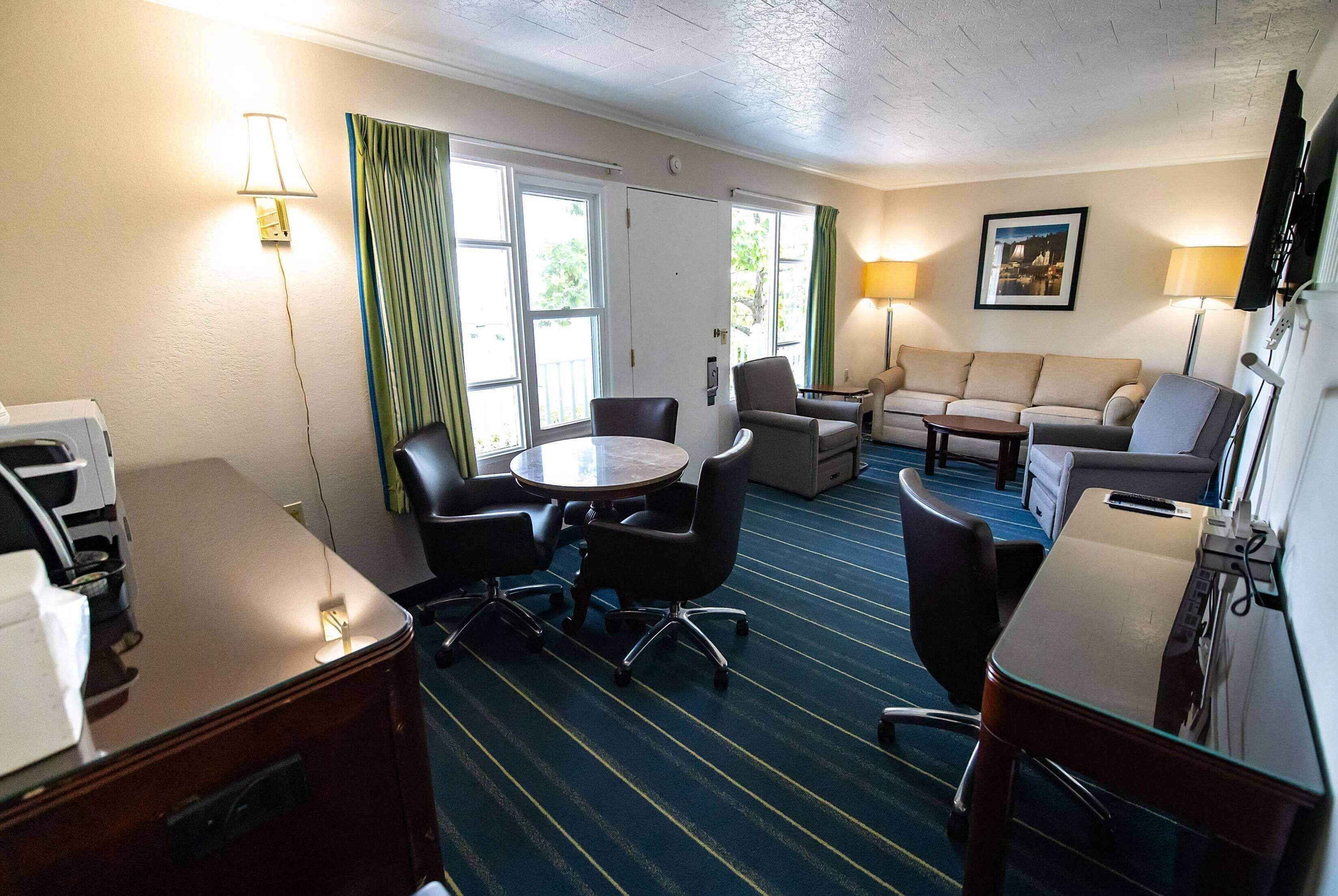 Suite Two Double Beds Non-Smoking