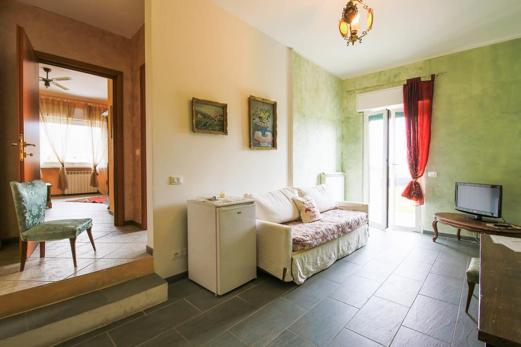 Two Connecting Double Rooms,172796916:JPEG