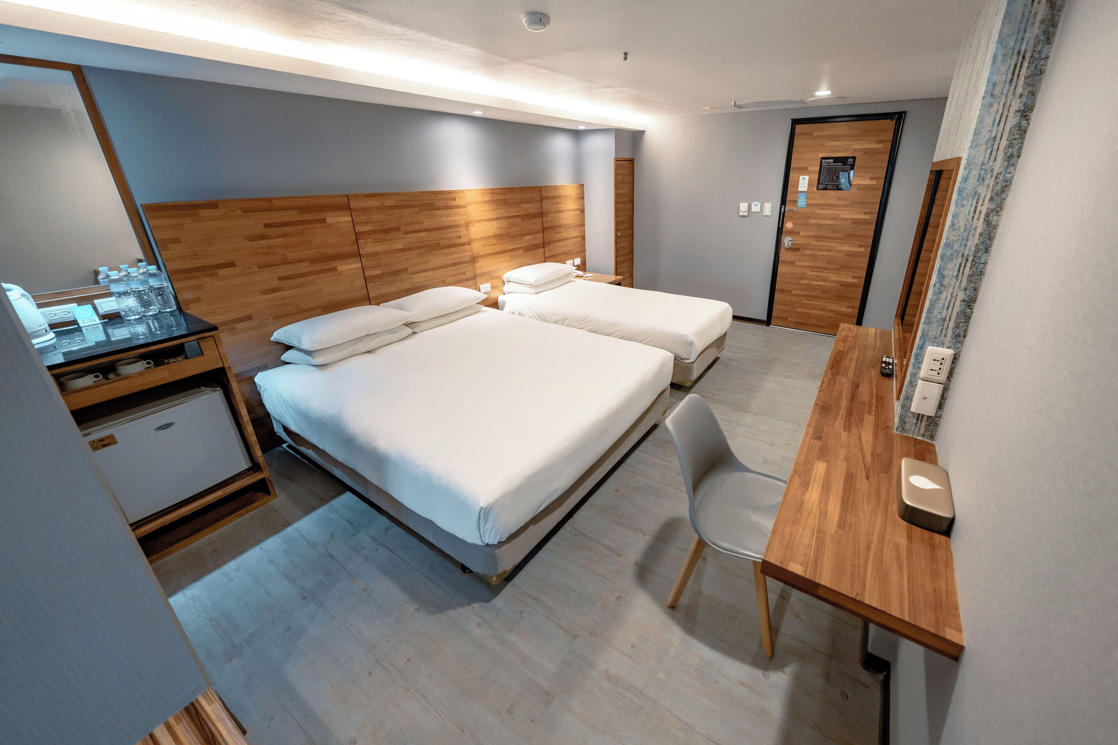 Deluxe Triple Room City View