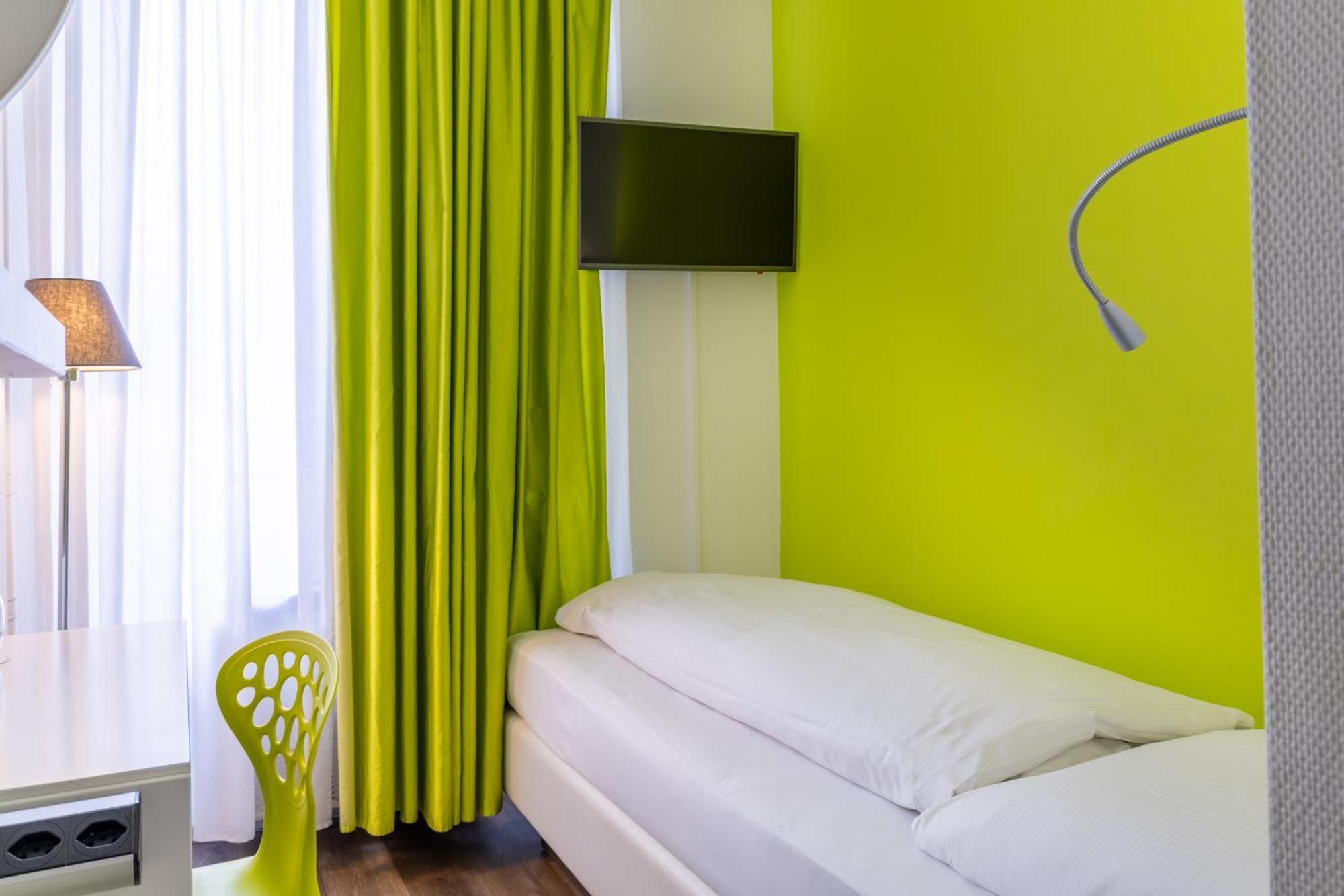 Small Single Room,1729984283:JPEG